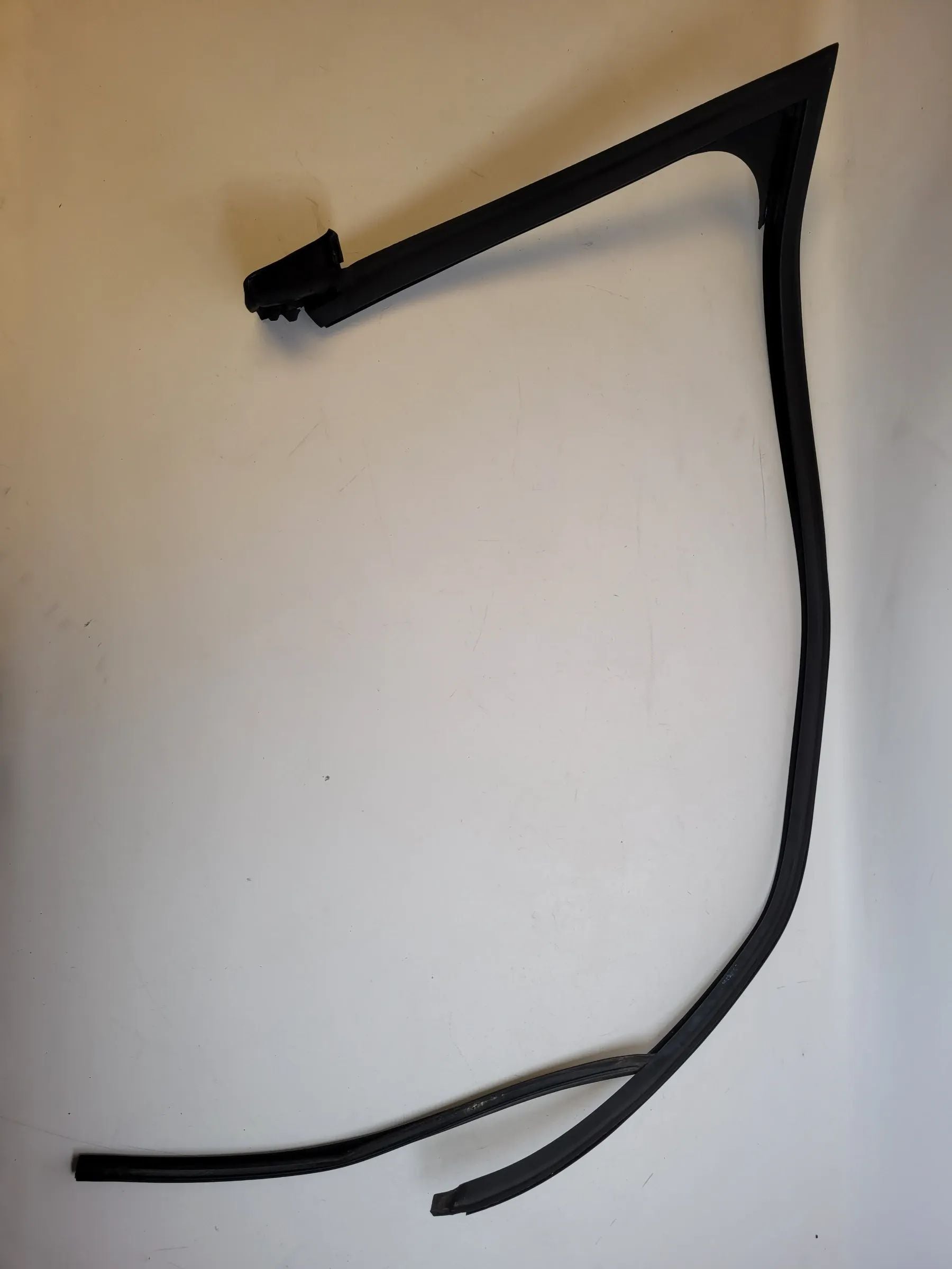 Original Audi A4 (8E/B6/B7) Tür Fenster Dichtung Rechts Vorne 8E0837440
