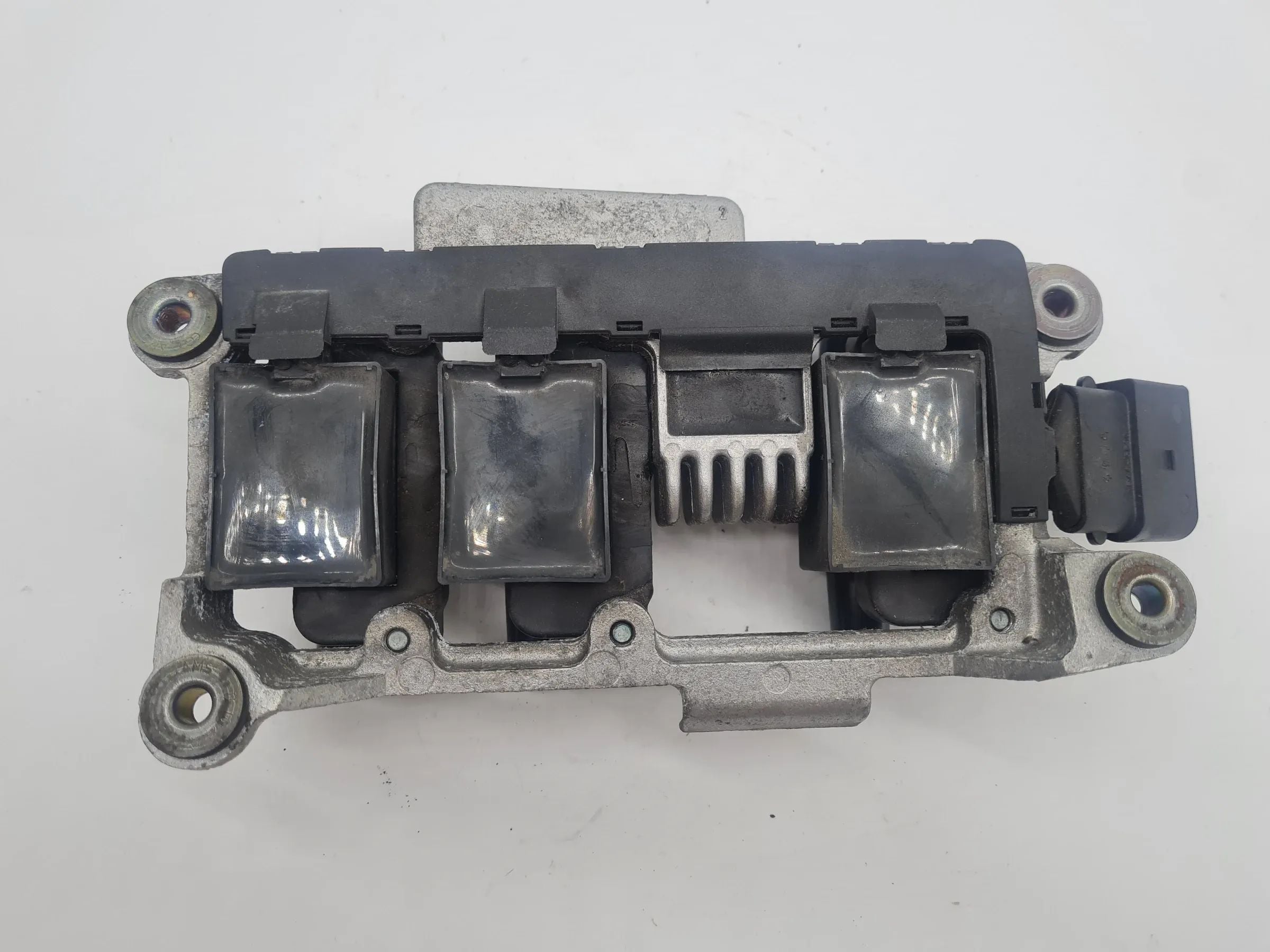 Original Audi A6 (4B2/4B4) 2.4 V6 121KW AGA Zündspule Zündmodul 078905104