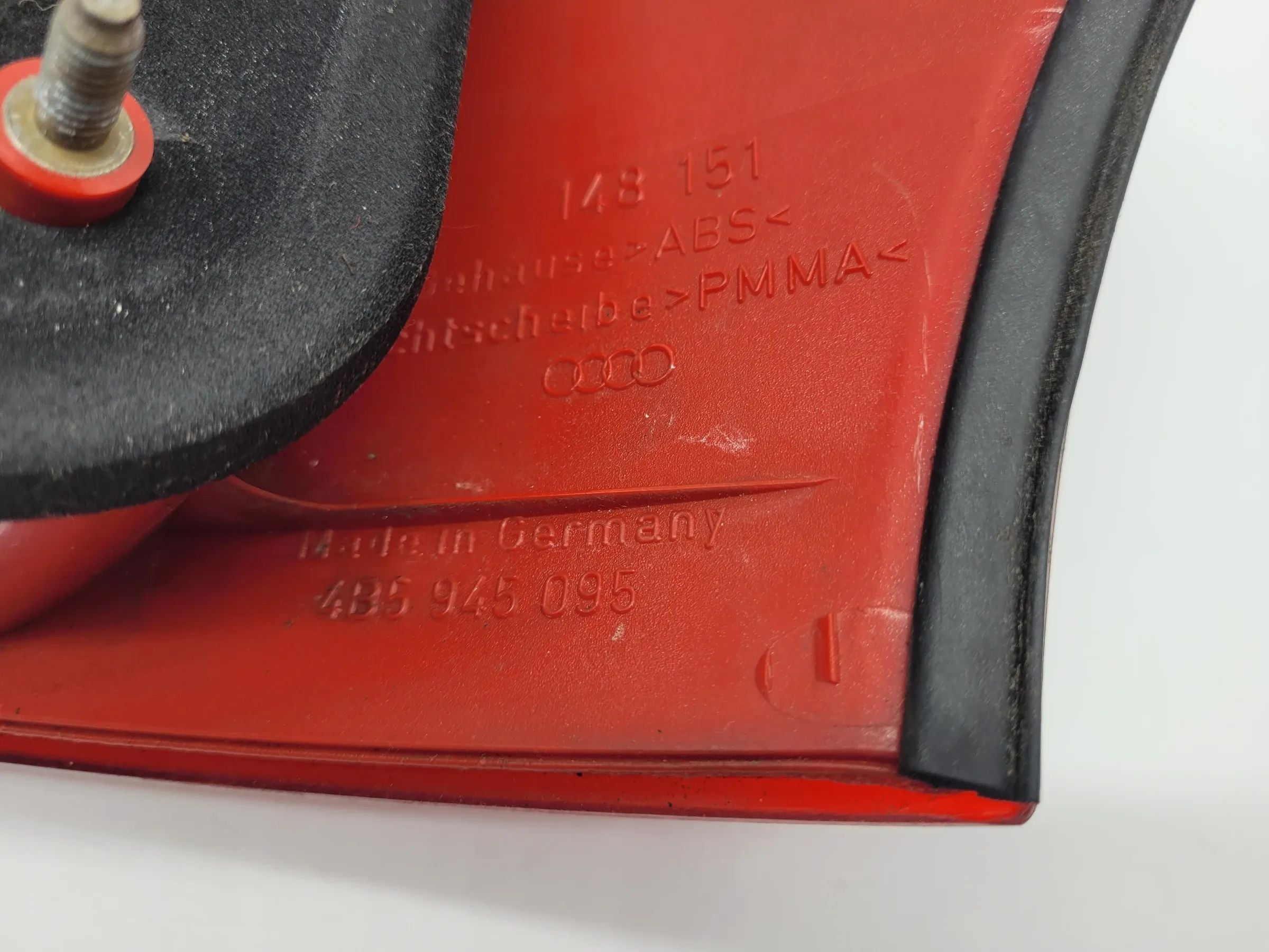 Original Audi A6 (4B2/4B4) Rücklicht / Rückleuchte Links 4B5945095