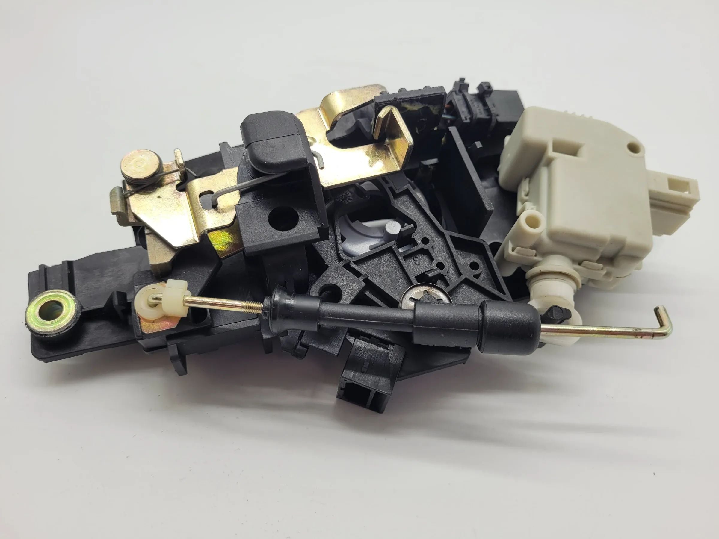 Original Audi A6 (4B2/4B4) Heckklappenschloß 4B0827565 H/J
