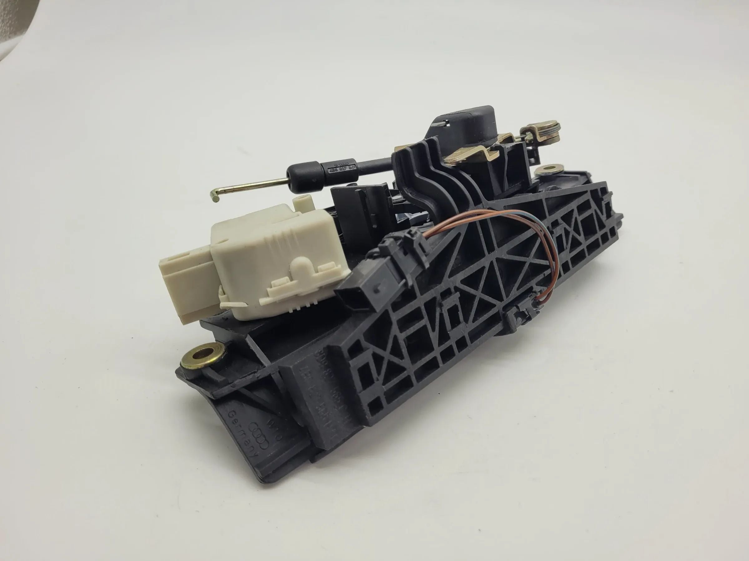Original Audi A6 (4B2/4B4) Heckklappenschloß 4B0827565 H/J