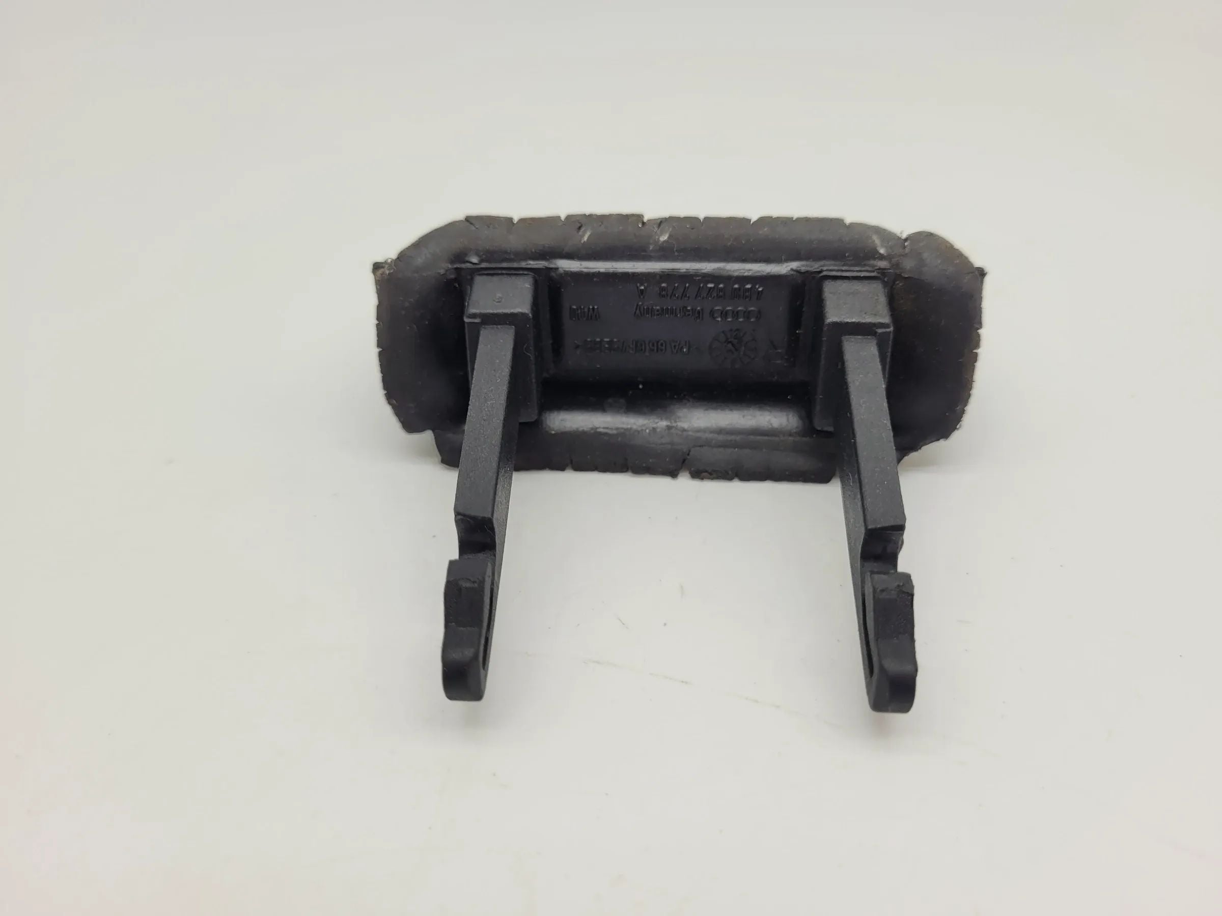 Original Audi A6 (4B2/4B4) Heckklappengriff 4B0827778A