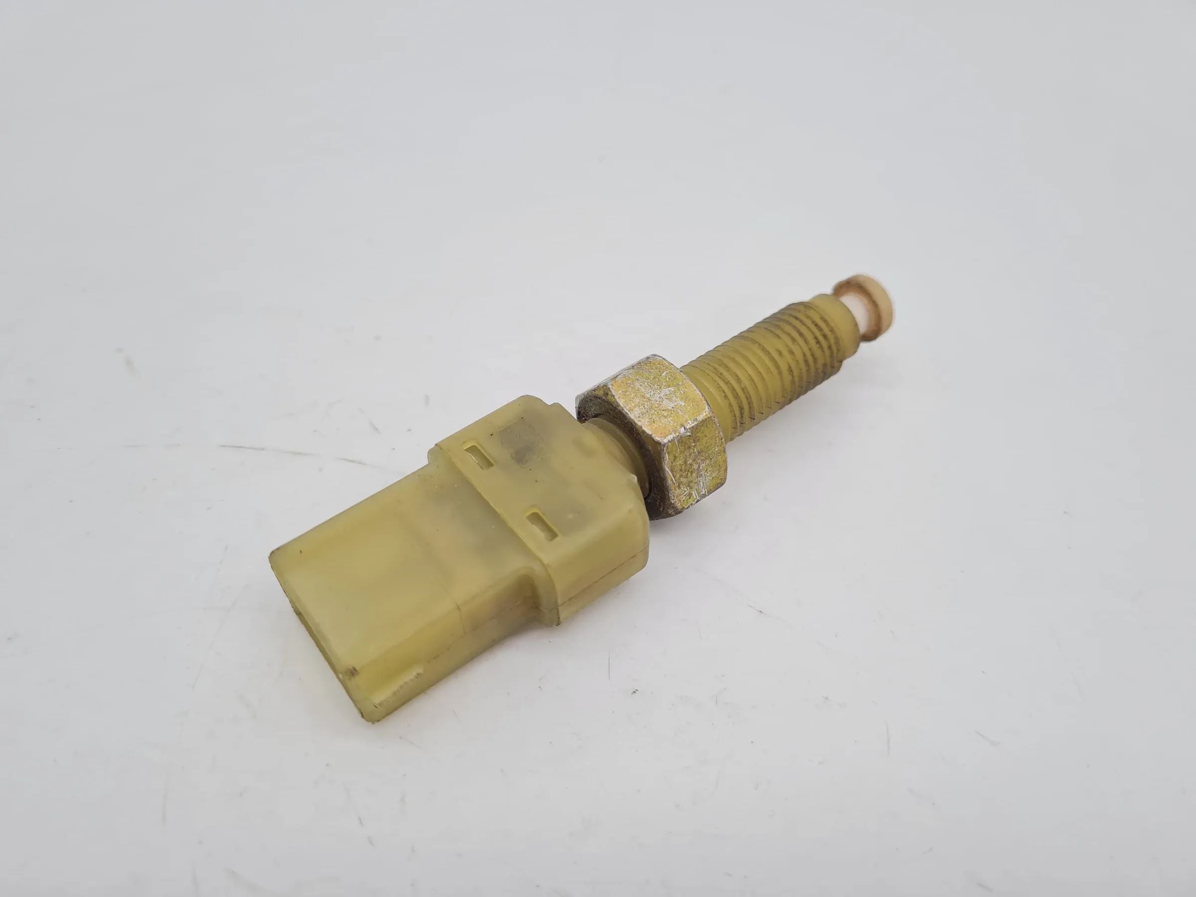 Original Audi A6 (4B2/4B4) Bremslichtschalter 443945515