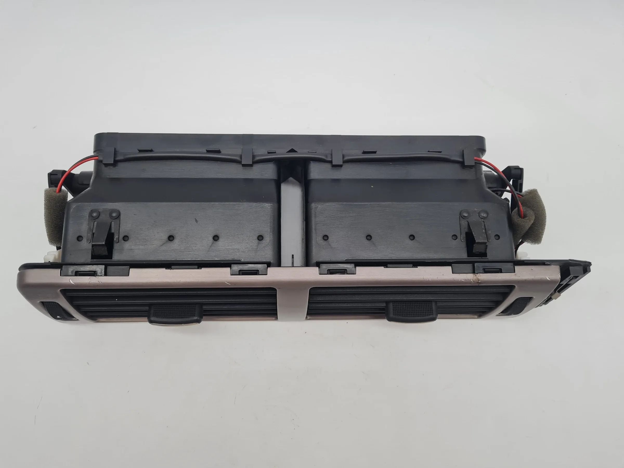 Original Audi A6 (4B2/4B4) Luftausströmer Luftdüse Mitte Vorne 4B1820951