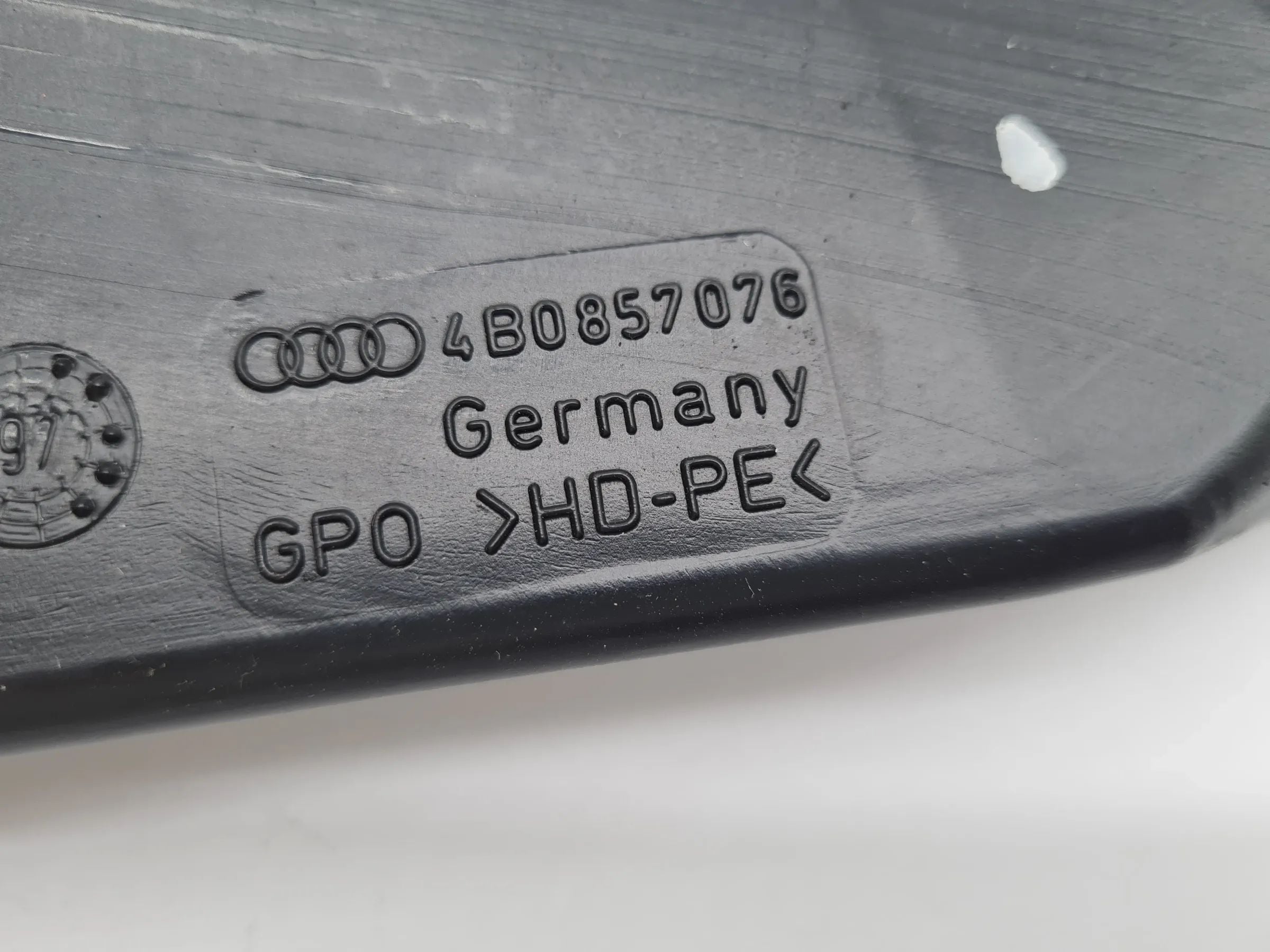 Original Audi A6 (4B2/4B4) Luftführung Luftkanal 4B08570756