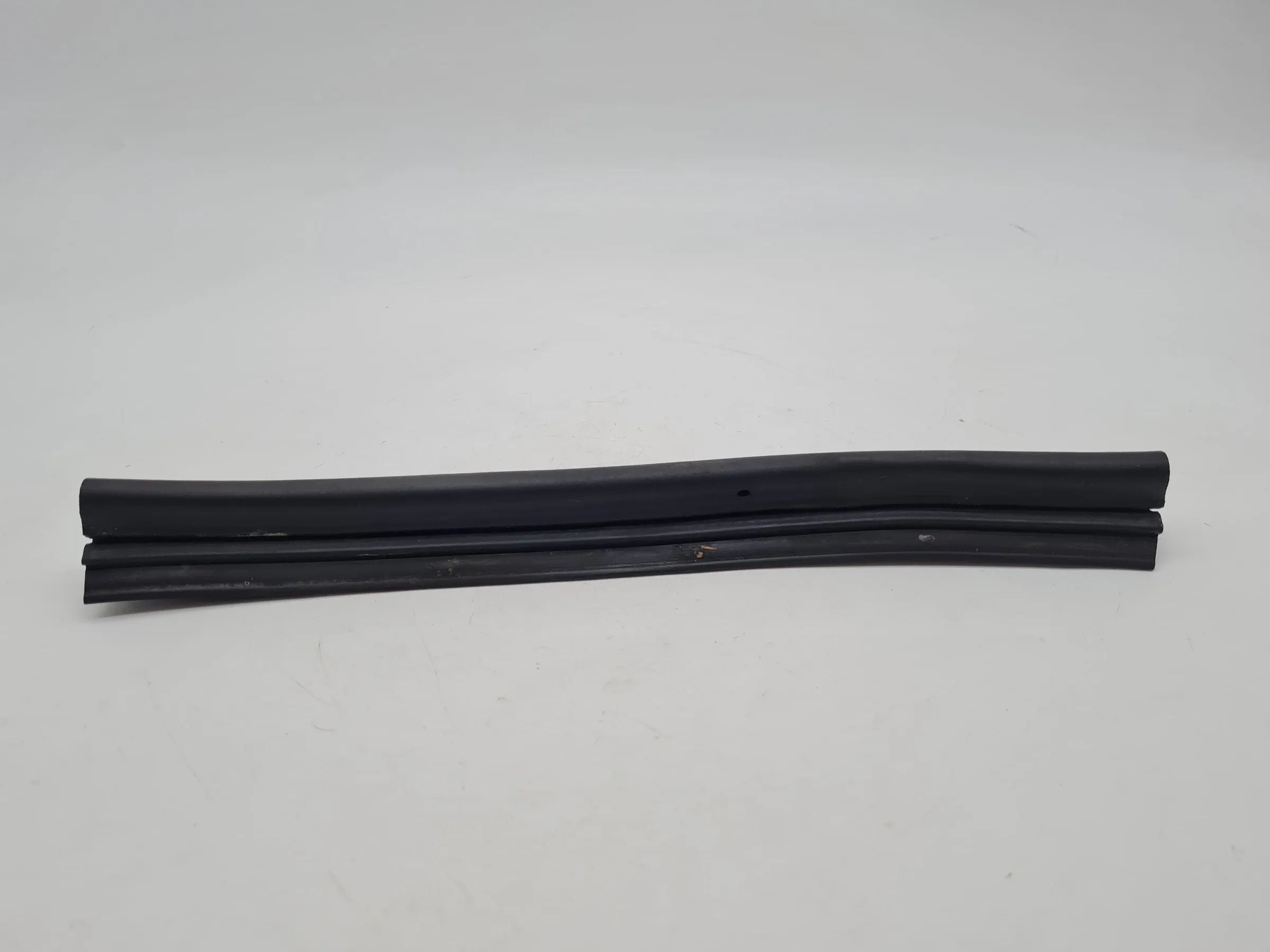 Original Audi A6 (4B2/4B4) Dichtung Gummi Links Vorne Seite