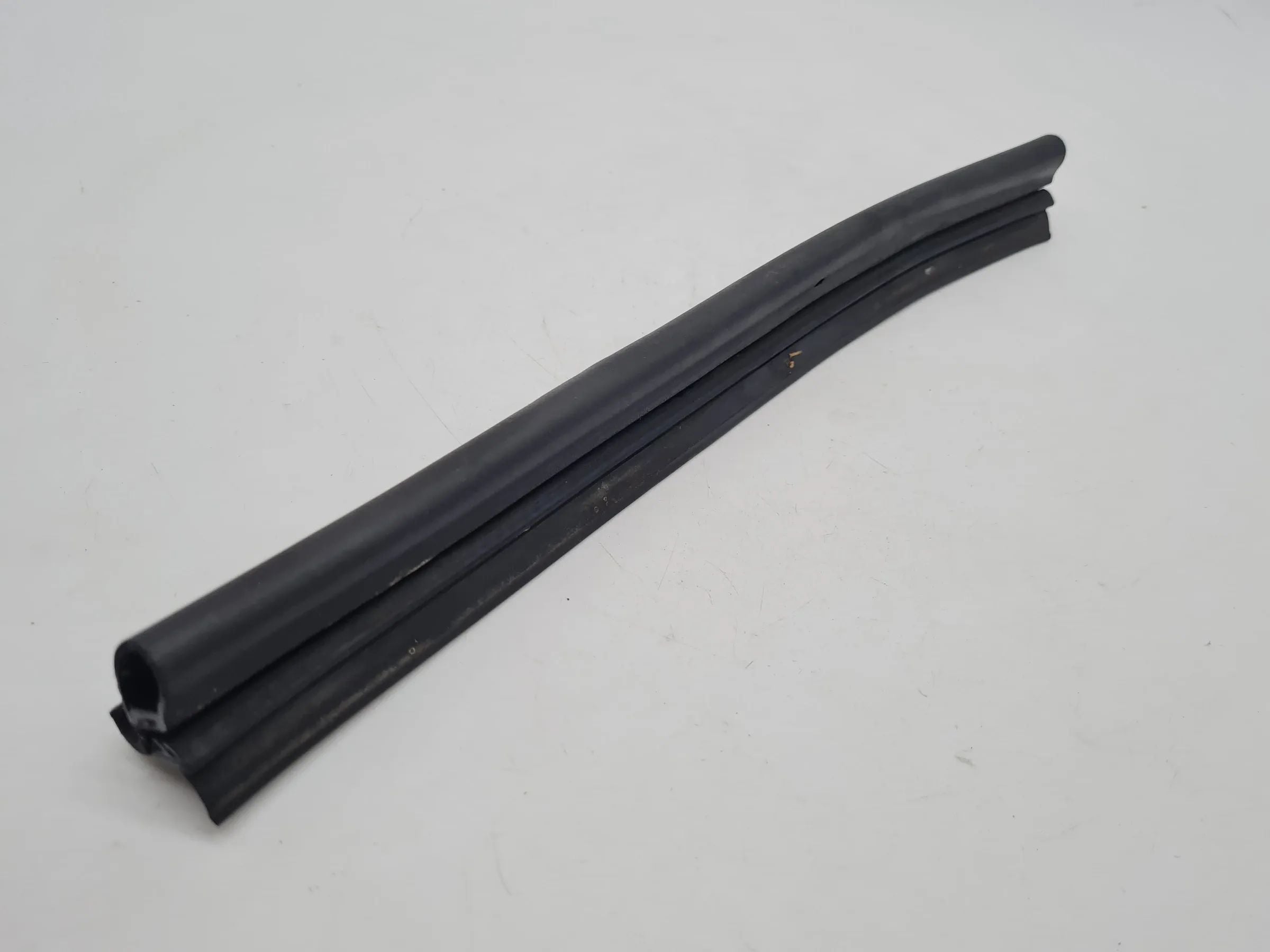 Original Audi A6 (4B2/4B4) Dichtung Gummi Links Vorne Seite