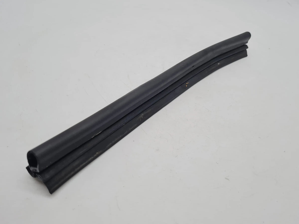 Original Audi A6 (4B2/4B4) Dichtung Gummi Links Vorne Seite