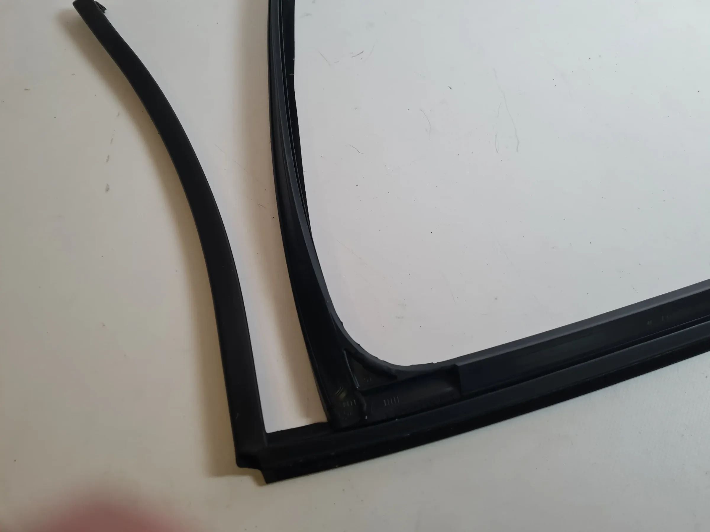 BMW 3er Touring E91 Fenster Dichtung Gummi Hinten Links 16850 Original