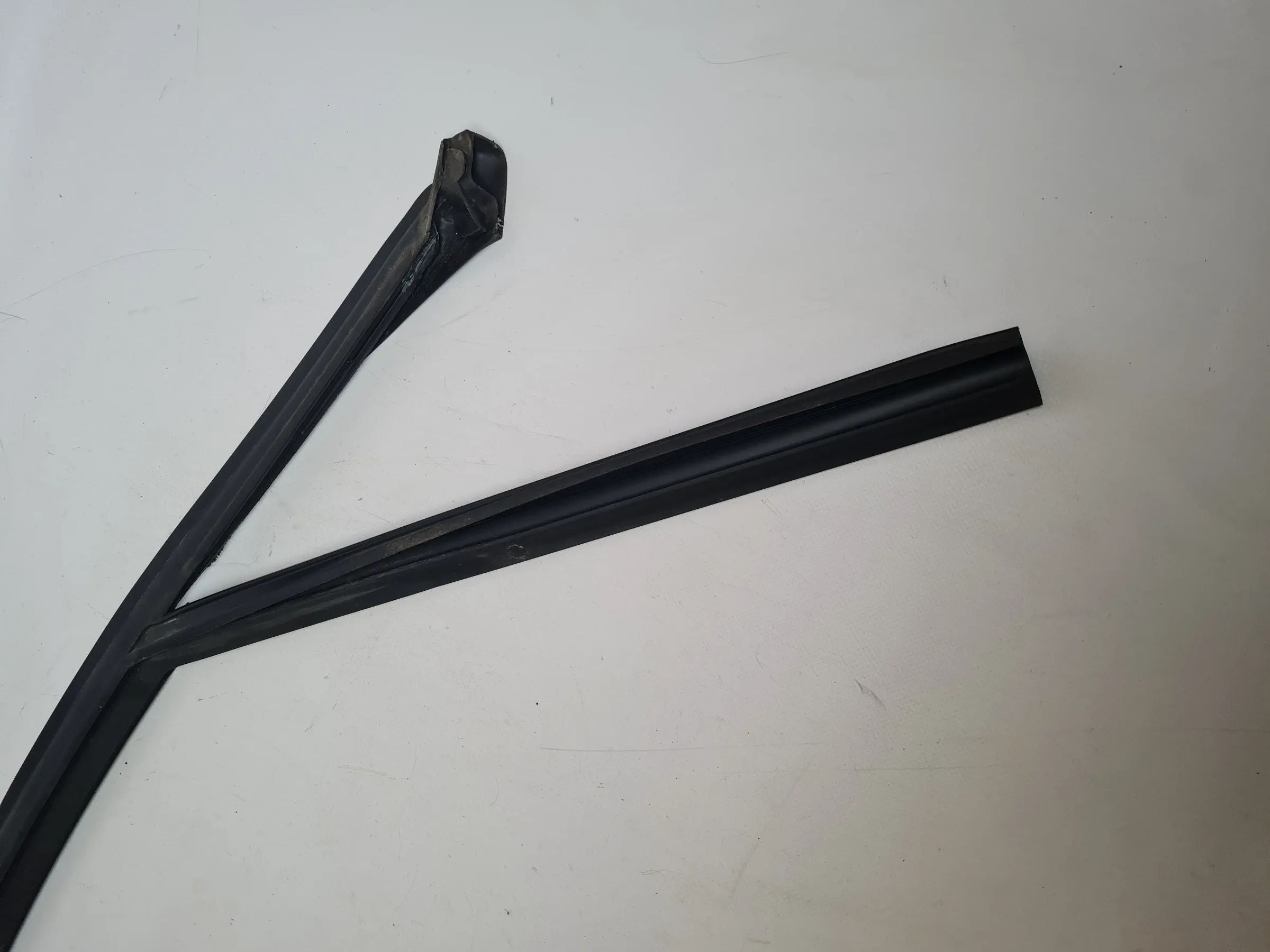 BMW 3er Touring E91 Fenster Dichtung Gummi Vorne Rechts 16850 Original