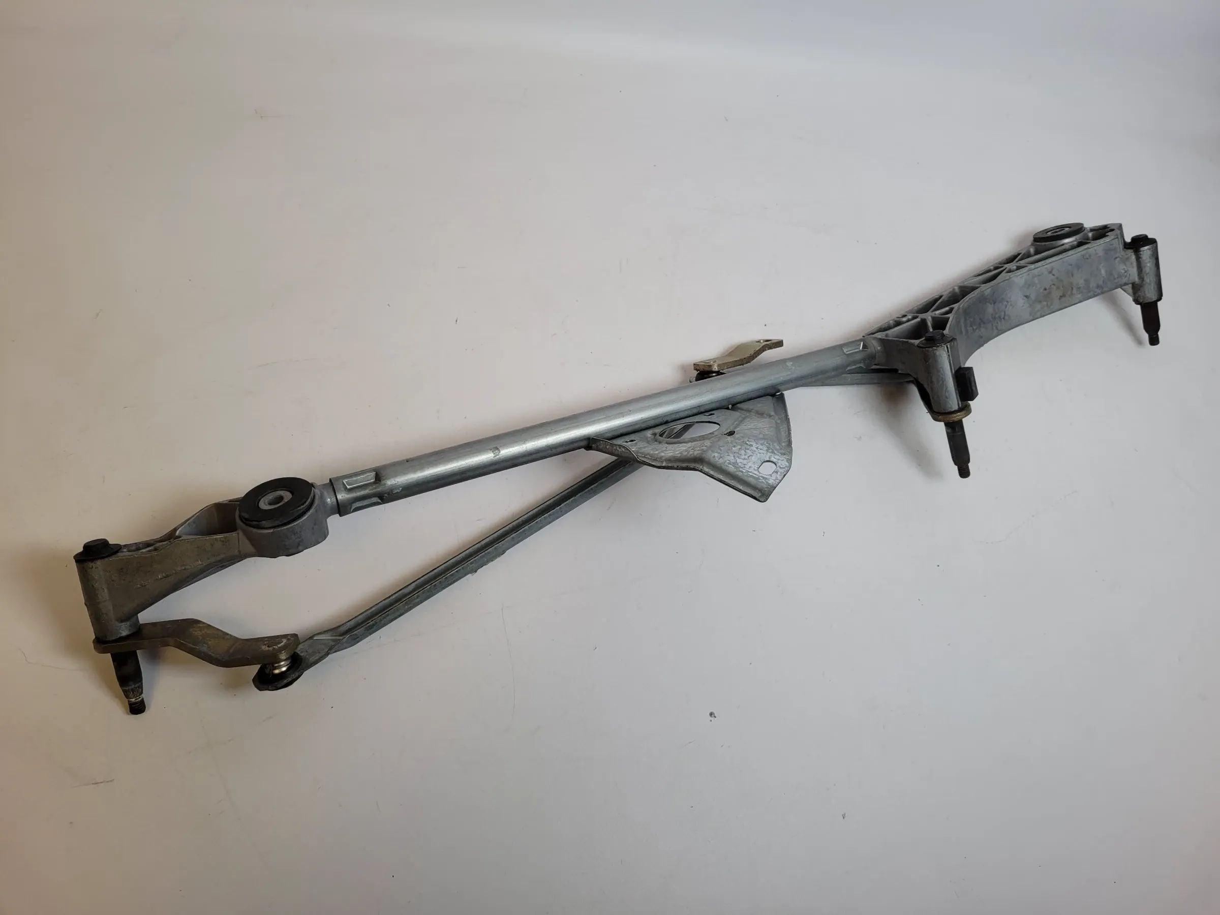 Original Mercedes-Benz C-Klasse (W203) Wischergestänge Vorne A2038240105