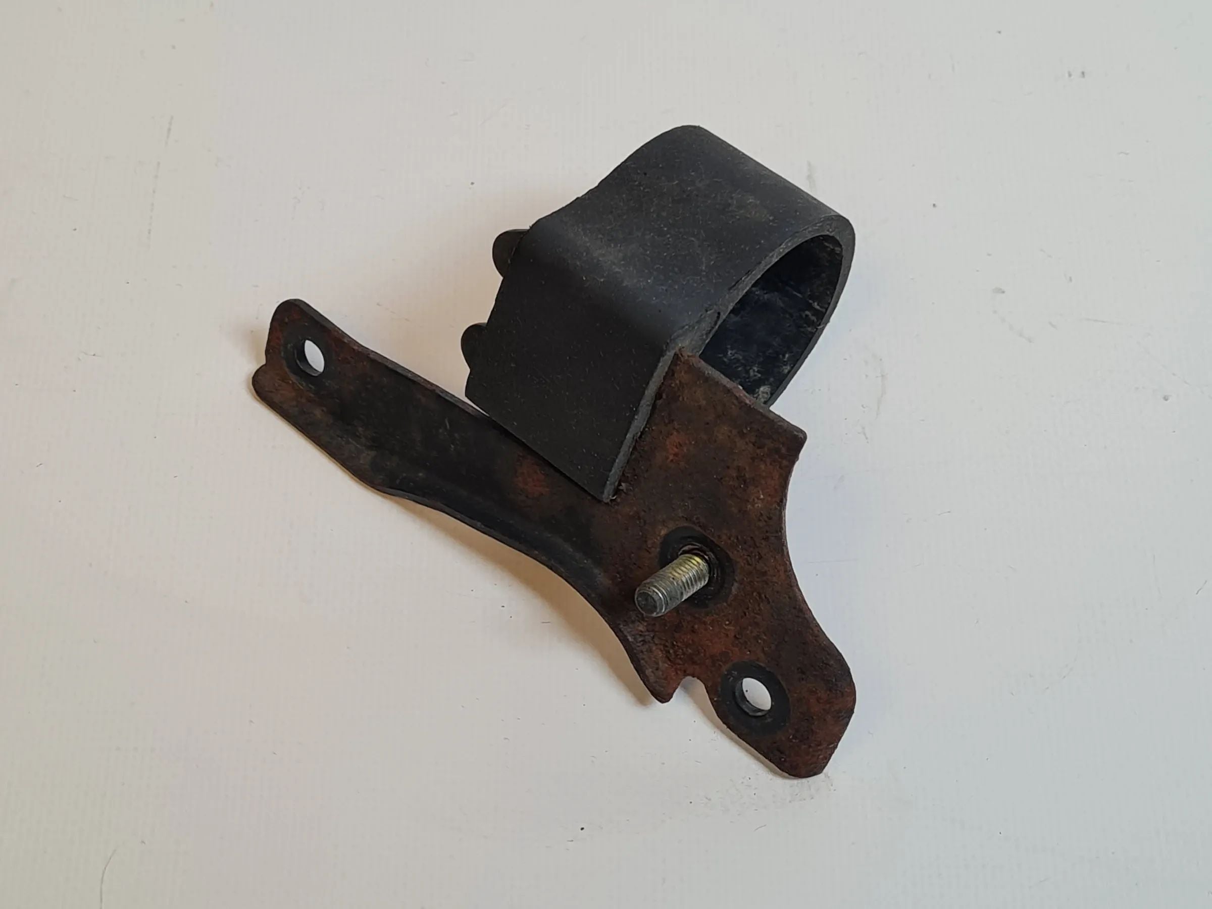 BMW 5er E60 3,0 530i M54B30 306S3 M54 Leerlaufregelventil Halter