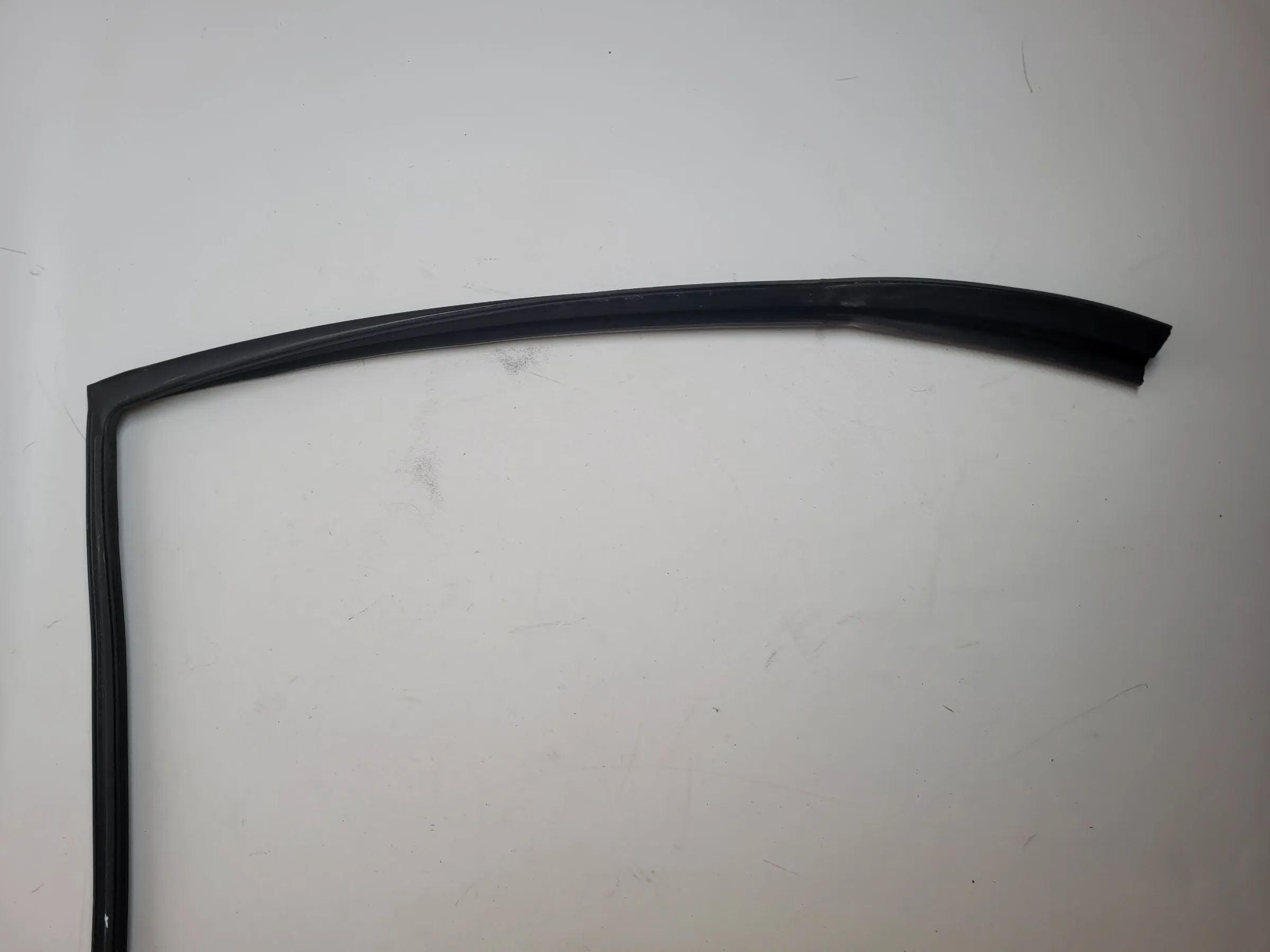 BMW 5er Touring E39 Dichtung Fensterführung Links Hinten Innen (Original)