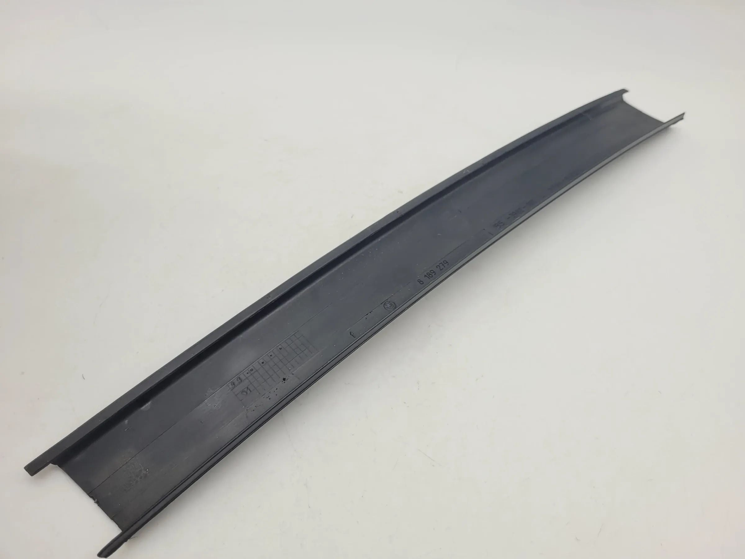 BMW 5er Touring E39 Fensterführungssteg Hinten Links Innen 8189279