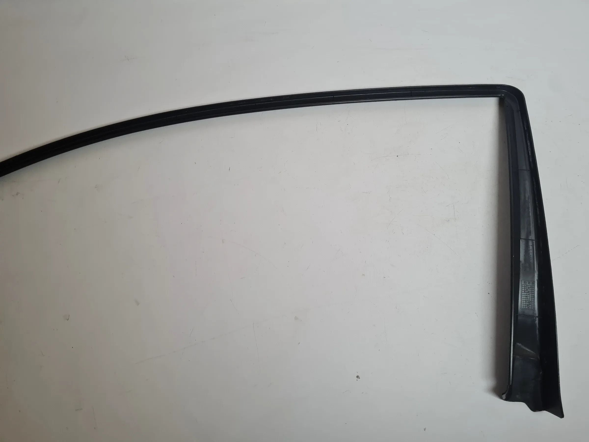 Original Mercedes C-Klasse (CL203) Fensterrahmenverkleidung Links A2037250371