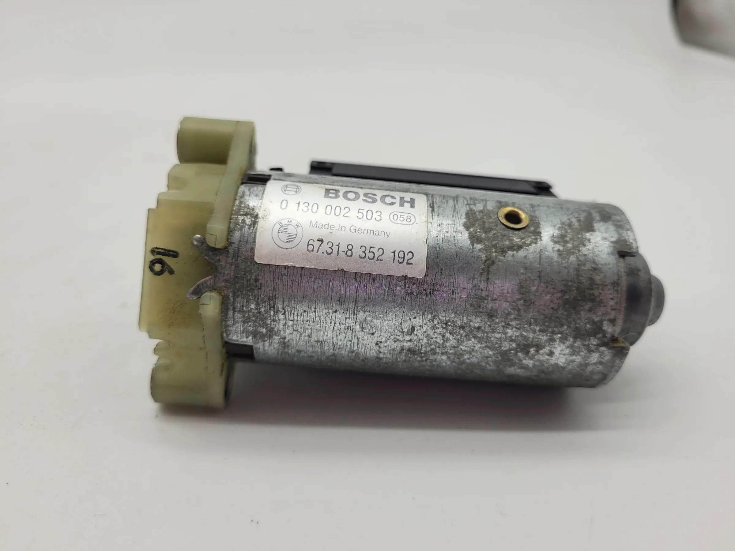 BMW 7er E38 Stellmotor Sitzverstellung Vorne R/L 67.31-8352192 Original