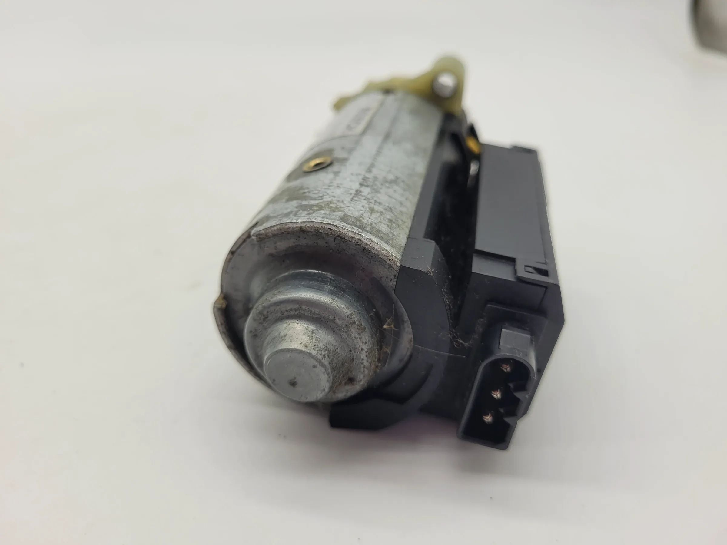 BMW 7er E38 Stellmotor Sitzverstellung Vorne R/L 67.31-8352192 Original
