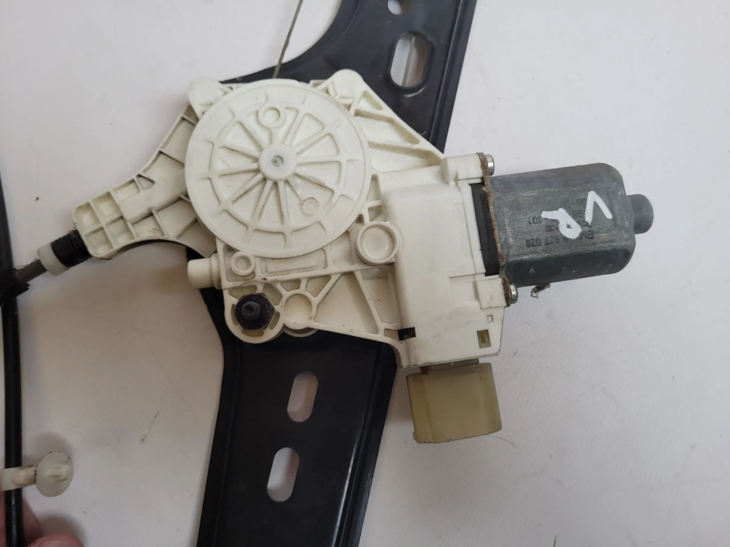 BMW 3er Touring E91 Fensterhebermotor + Gestänge Vorne Rechts 7060266 Original