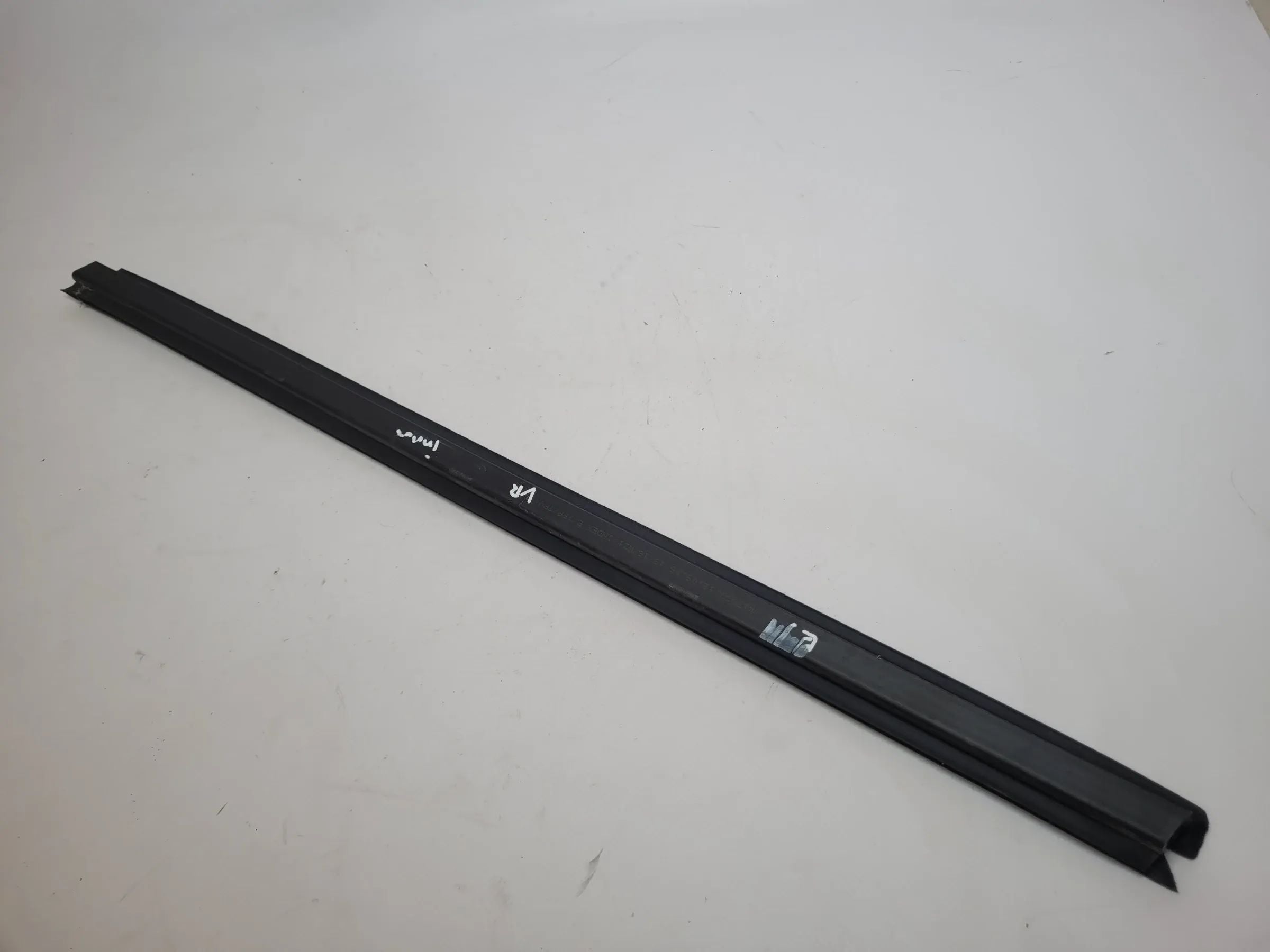 BMW 3er Touring E91 Schachtleiste Dichtung 1 Vorne Rechts Innen 17033 Original