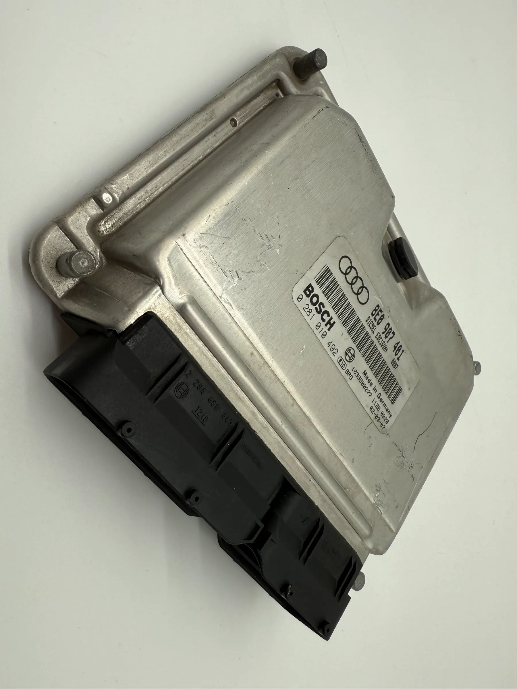 Boîtier de commande moteur 2.5TDI AUDI A4 B6 VW 8E0907401 0281010492