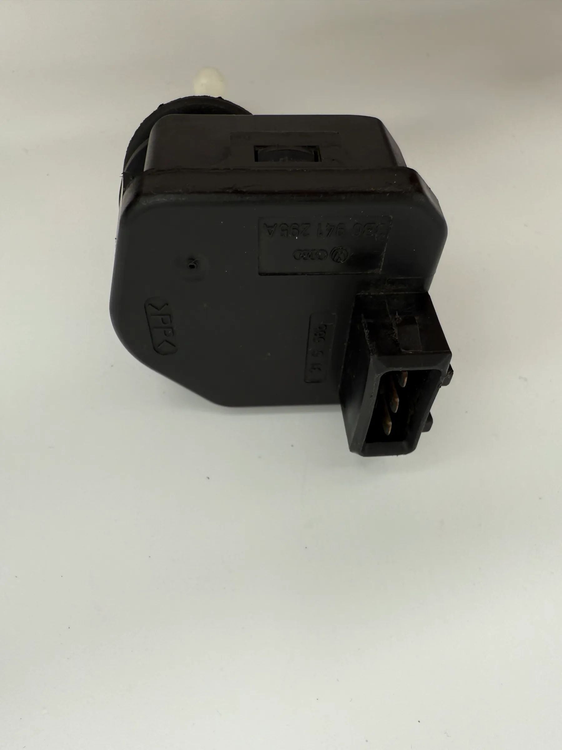 Headlight range control actuator LWR 3B0941295A VW Passat 3B 