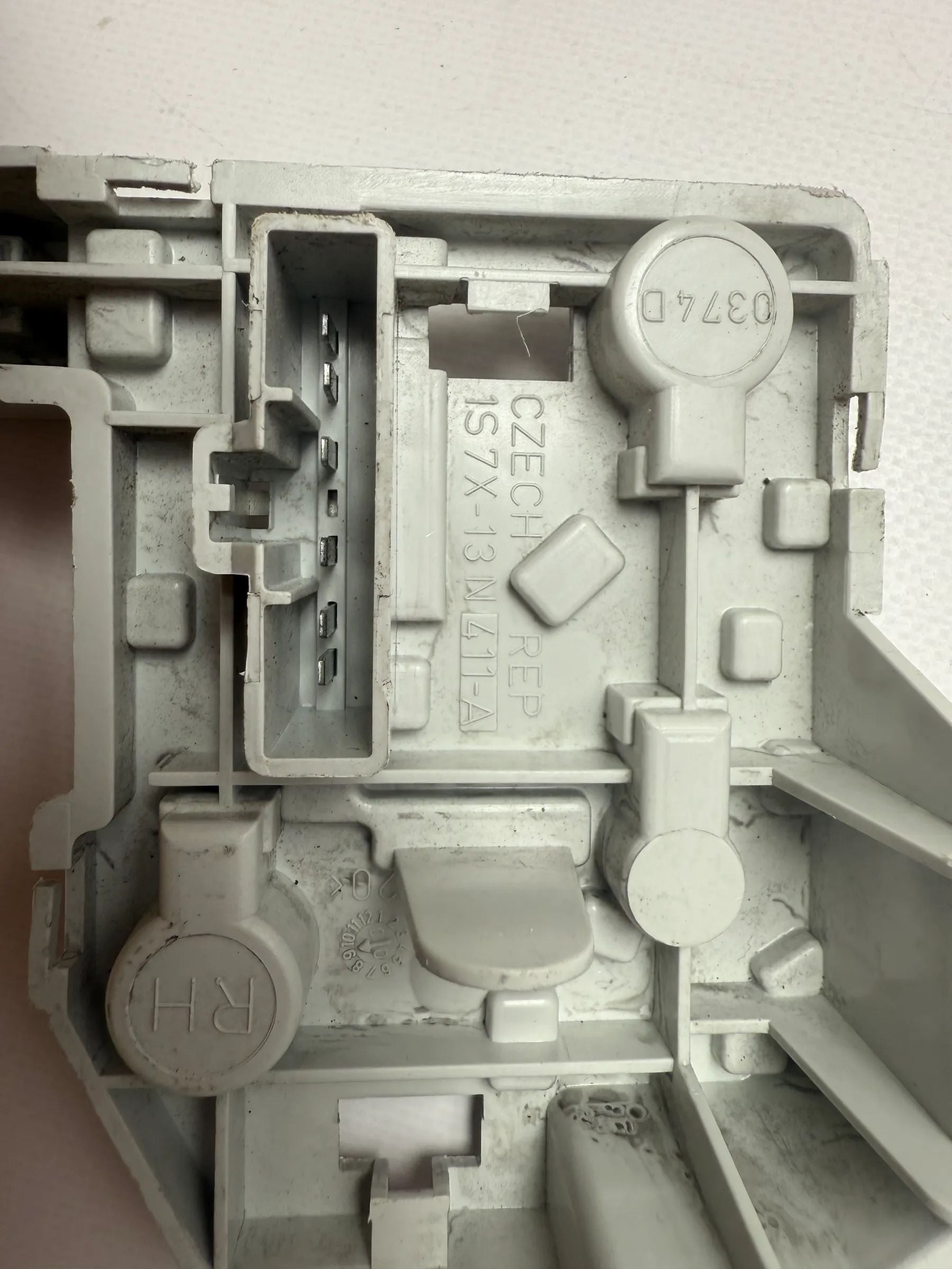 Original Ford Mondeo 1.8 Turnier B5Y/B4Y/BWY Soporte de Lámpara Derecho 1S7X-13N411-A