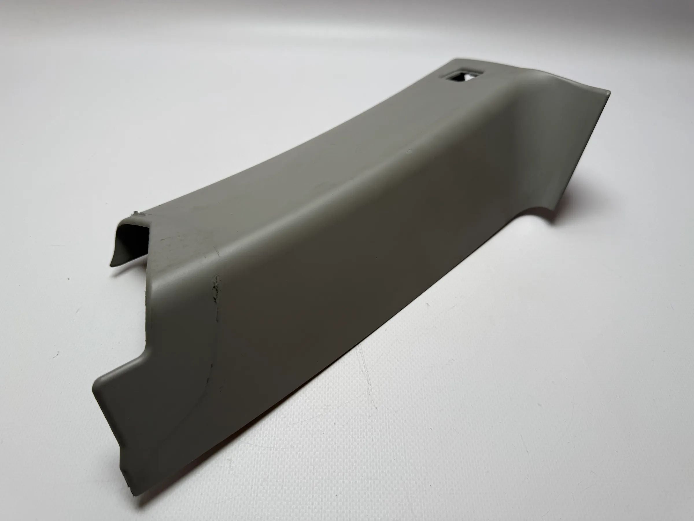 Оригинальная правая накладка стойки C BMW E91 51437117476