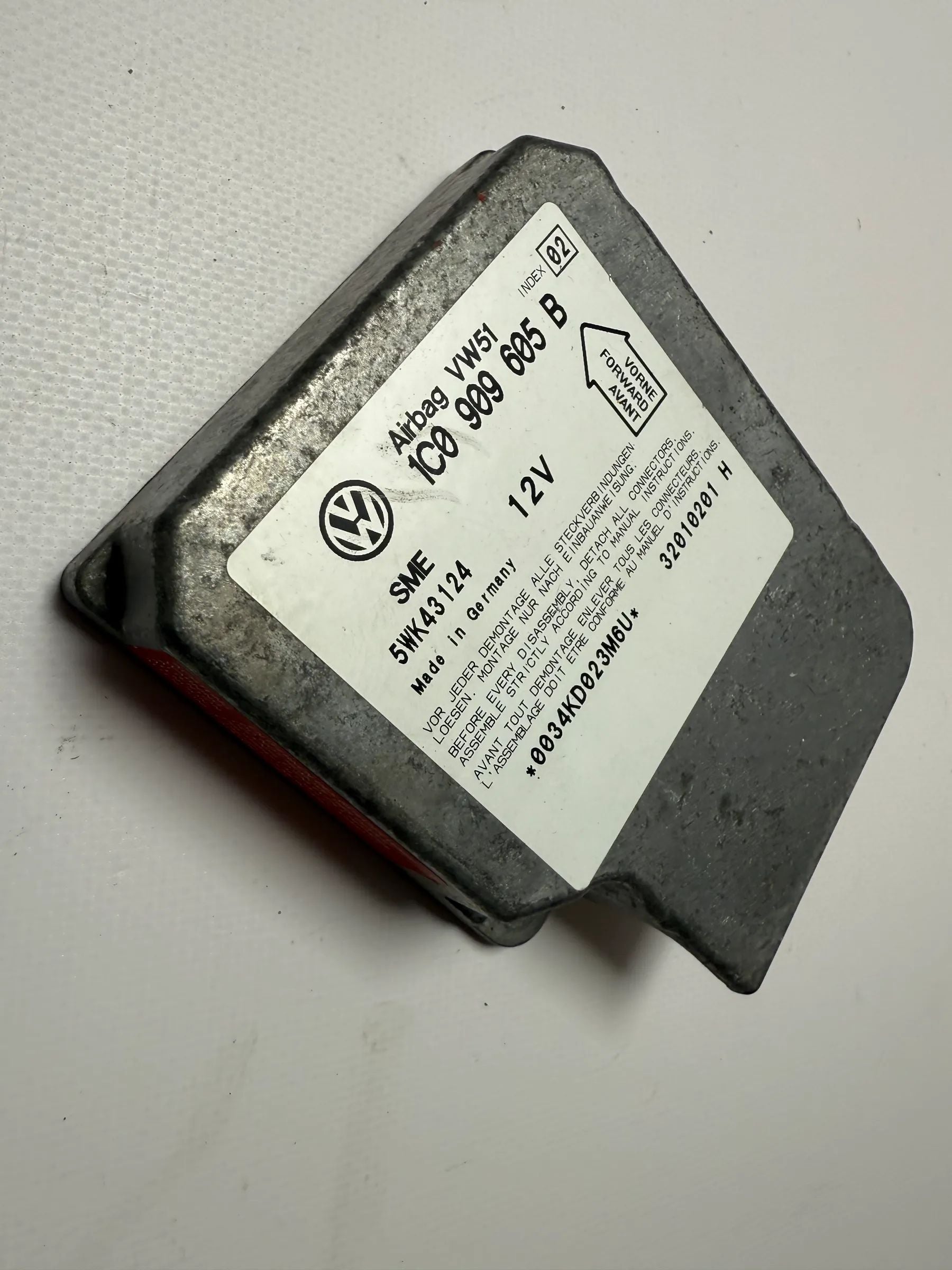 อะไหล่แท้ VW Passat Variant 3BG/3BL/3BS กล่องควบคุมถุงลม 1C0909605B / 5WK43124