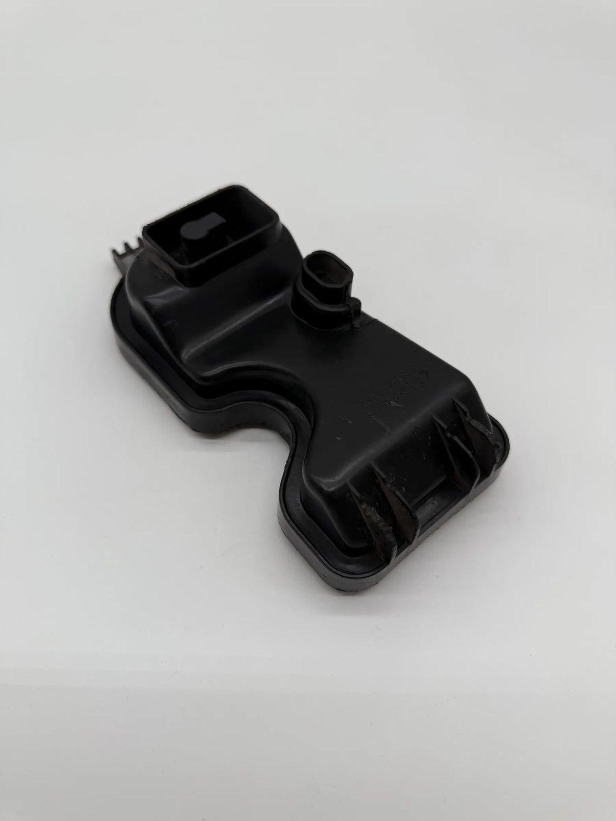 MFT191A80L  Headlight bulb dust cover cap for Fiat Punto UK2057009-62