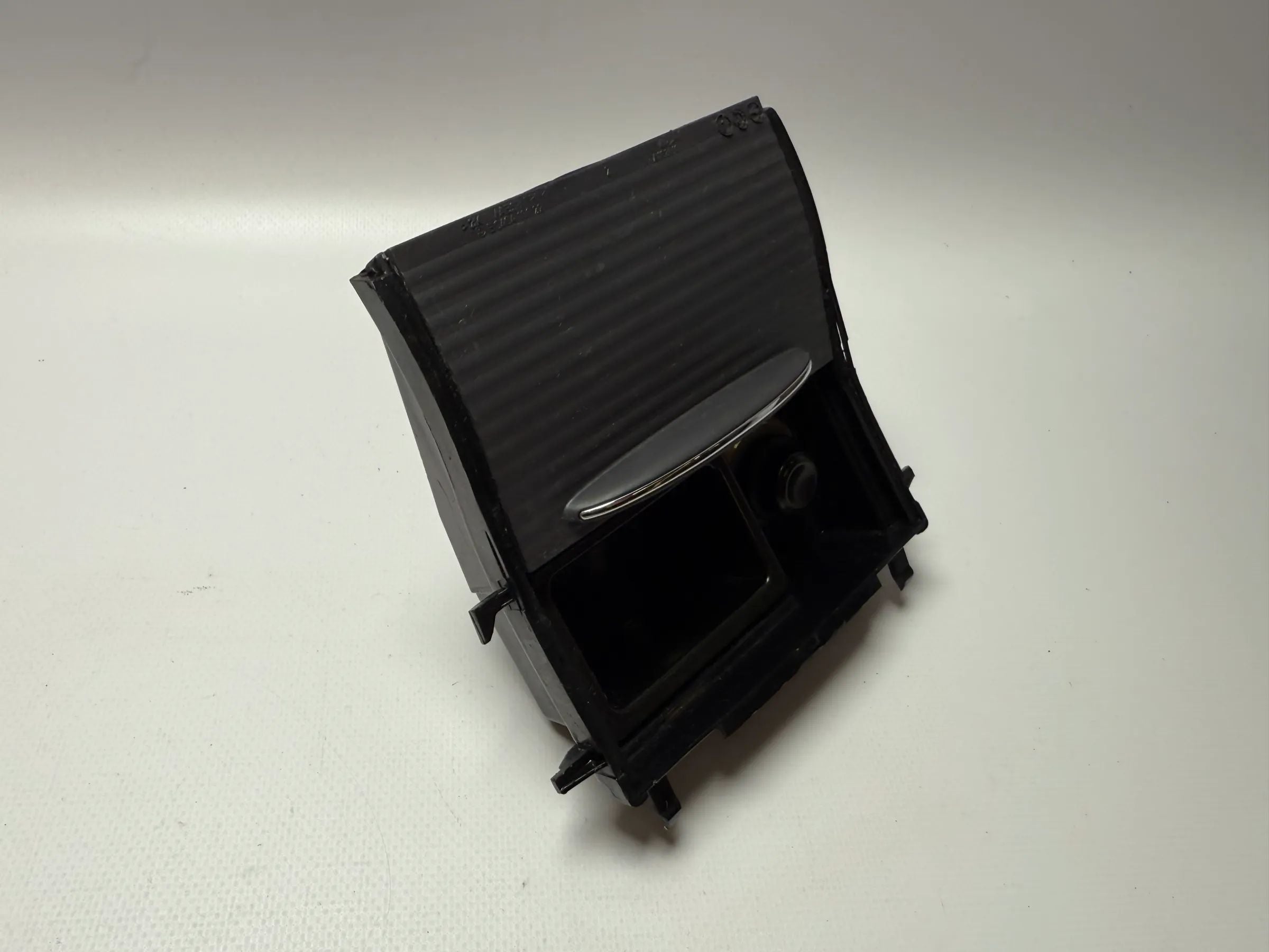 Original Mercedes-Benz A-Klasse (140/168) Cenicero con Encendedor A1688100930