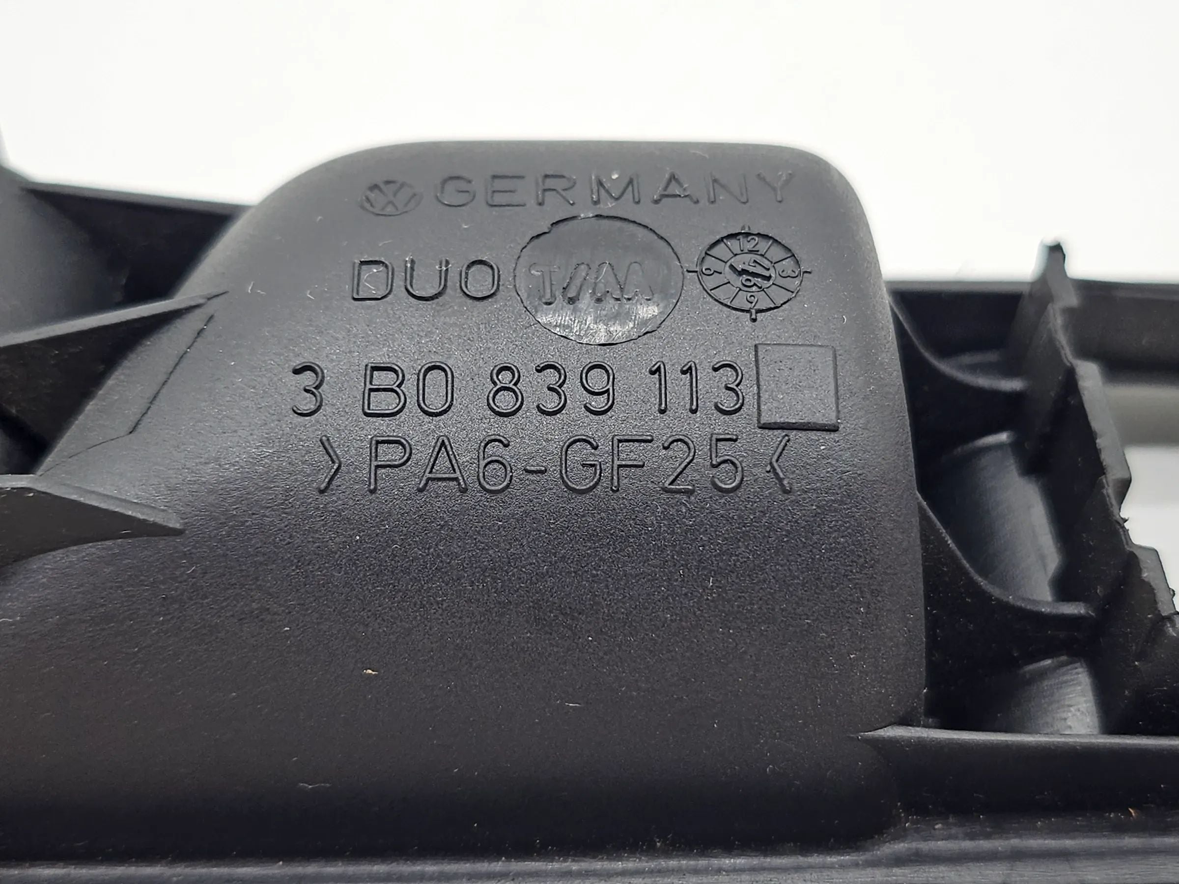 Оригинальная внутренняя ручка двери задняя левая Volkswagen Passat 3B0839113