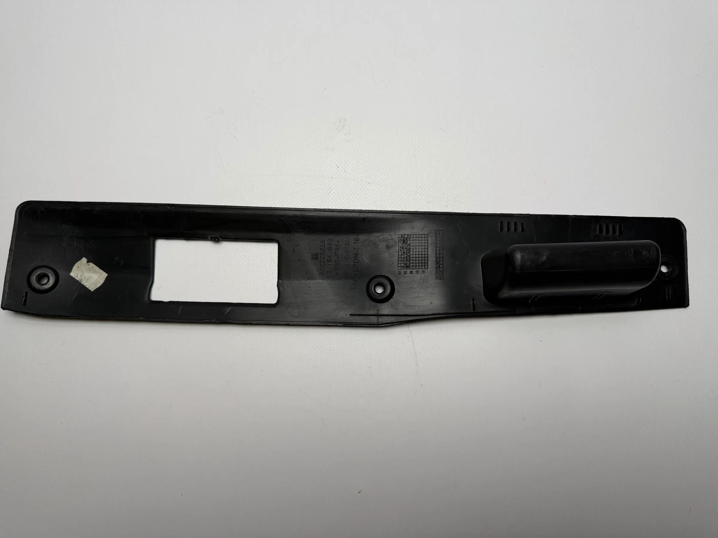 Оригинальная накладка ручки задней двери Opel Zafira B 13164649 32222522 - Auto-veritas