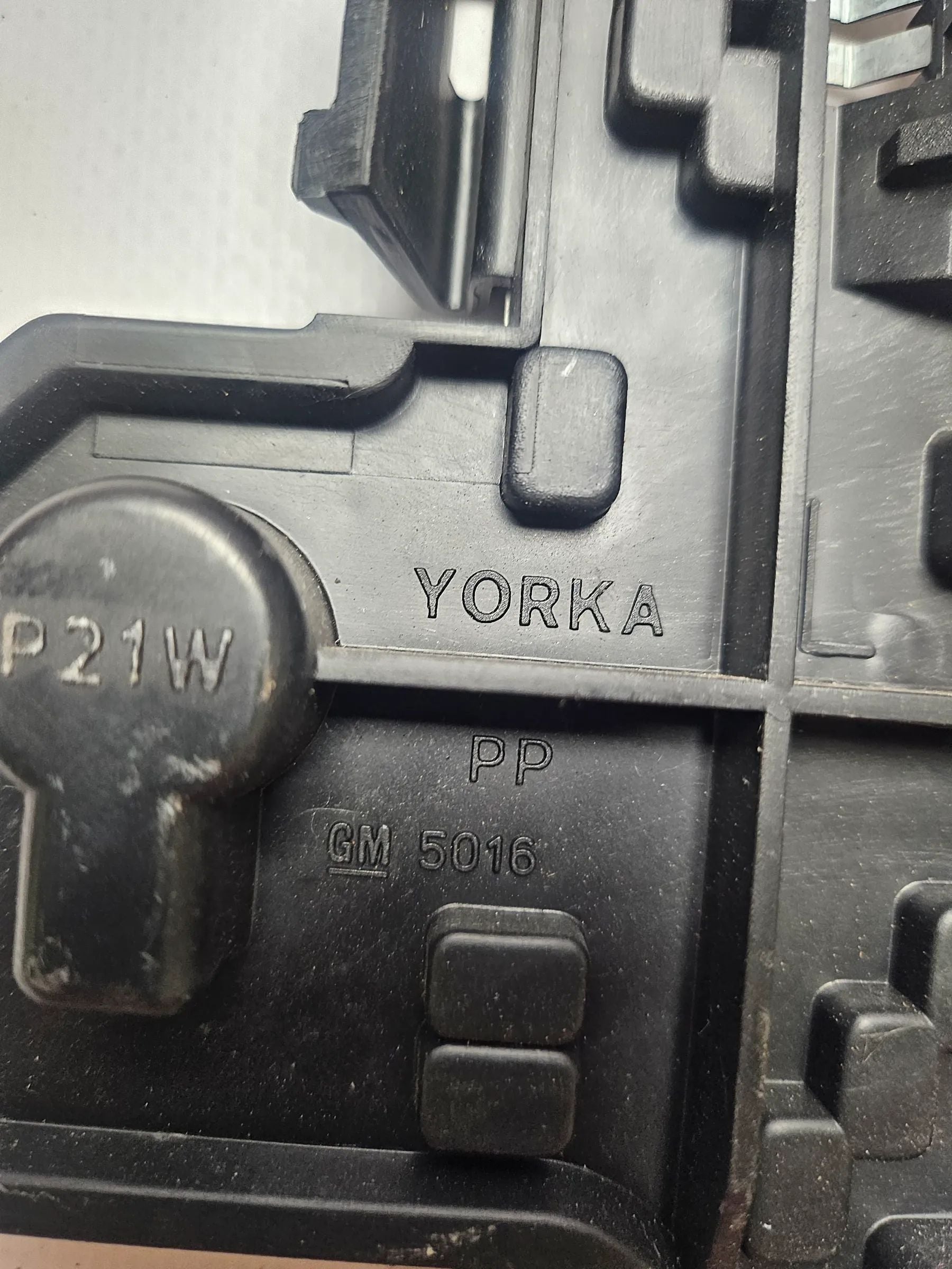 Support de feu arrière gauche d'origine Opel Corsa B GM 5016 YORKA L noir