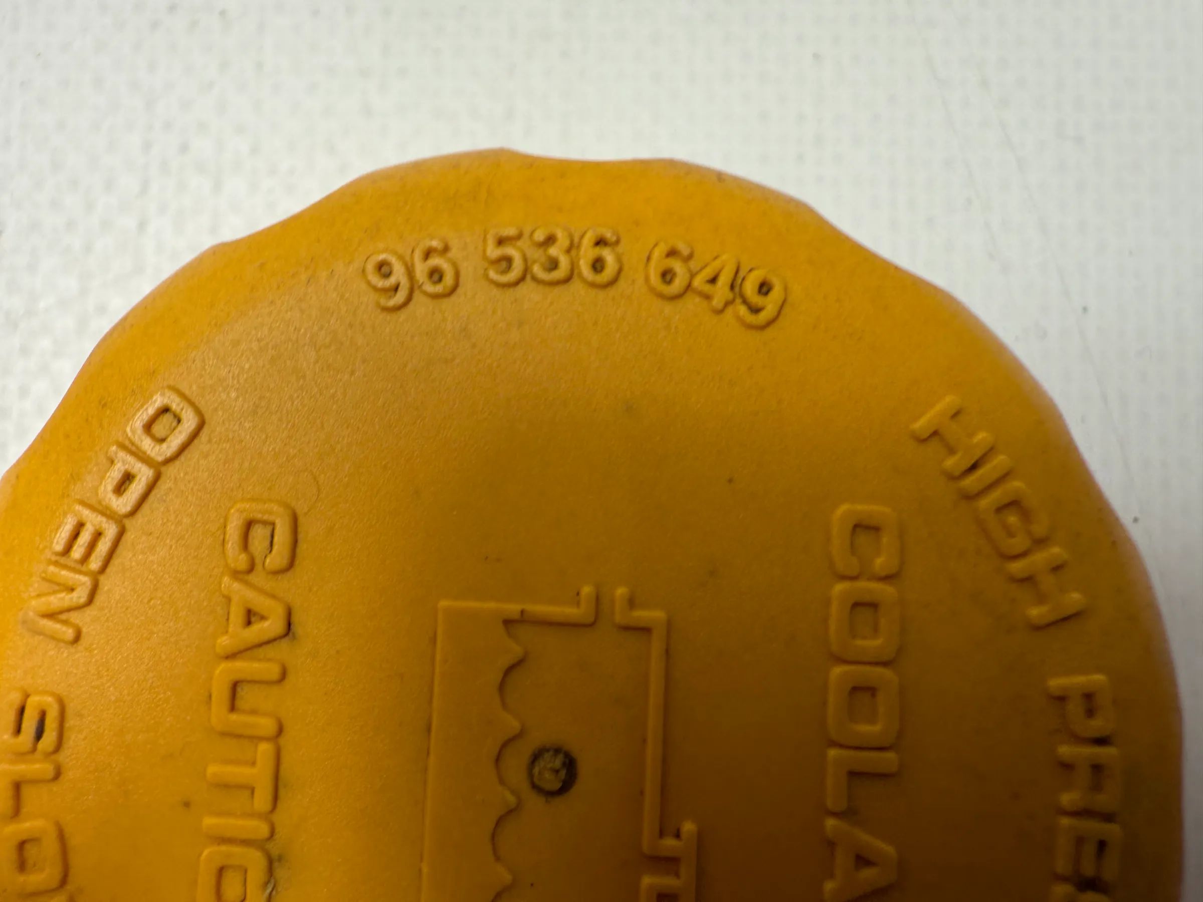 Оригинальная крышка радиатора и крышка расширительного бачка Opel Saab 96536649 Auto-veritas