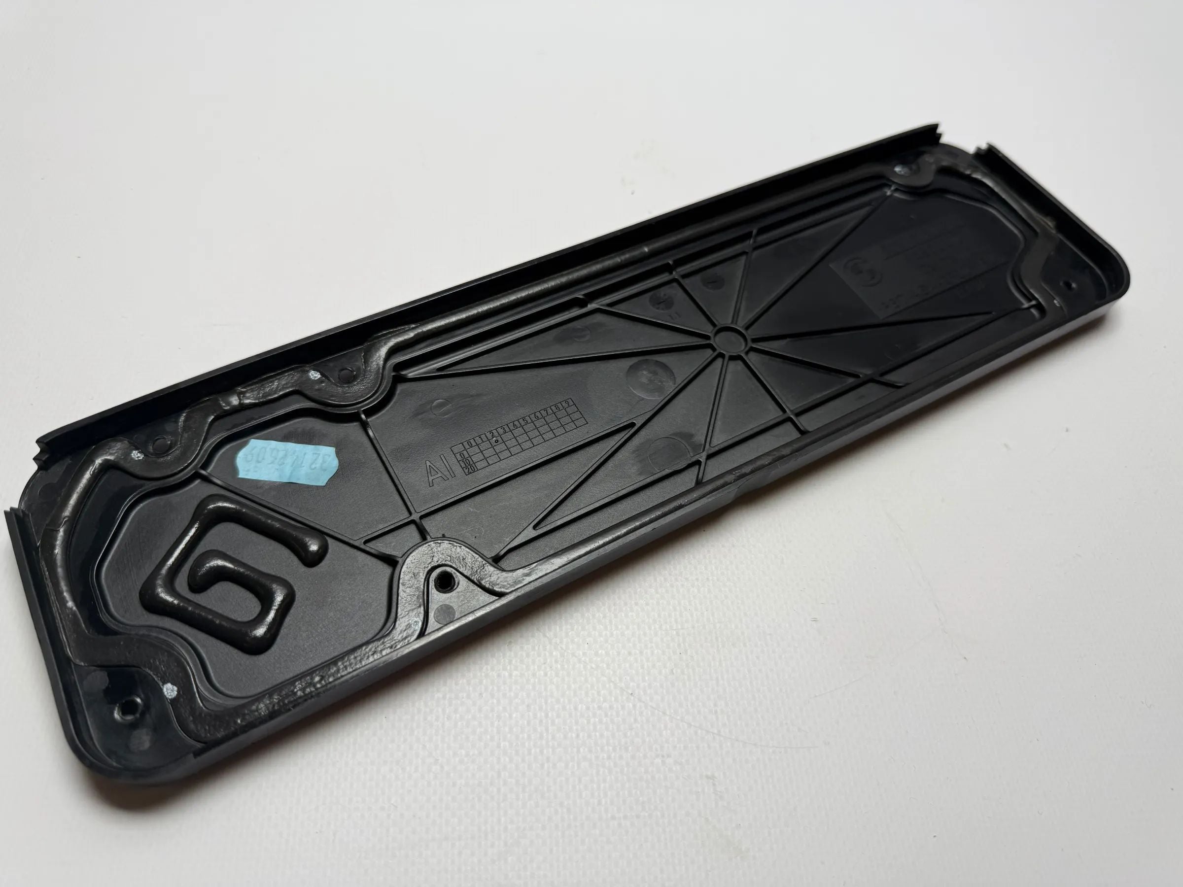 Оригинальная накладка крышки багажника BMW E91 Diversity заднее стекло 7181028