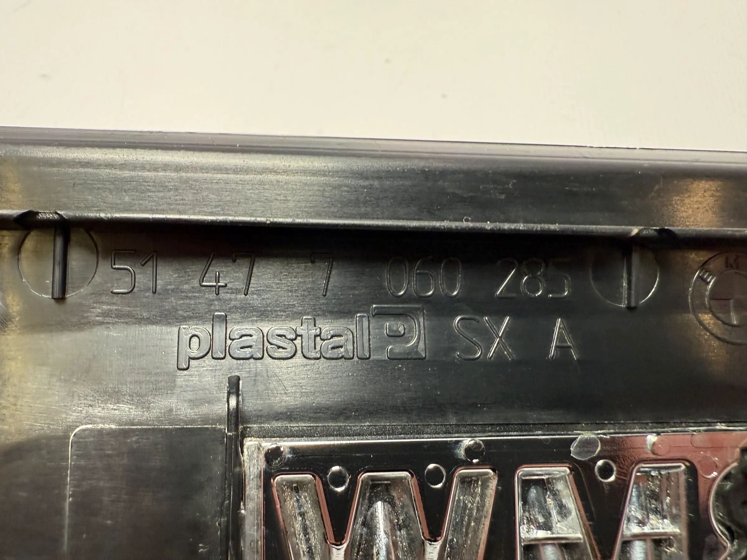 Оригинальная накладка порога двери левая BMW E90 / E91 51477060285