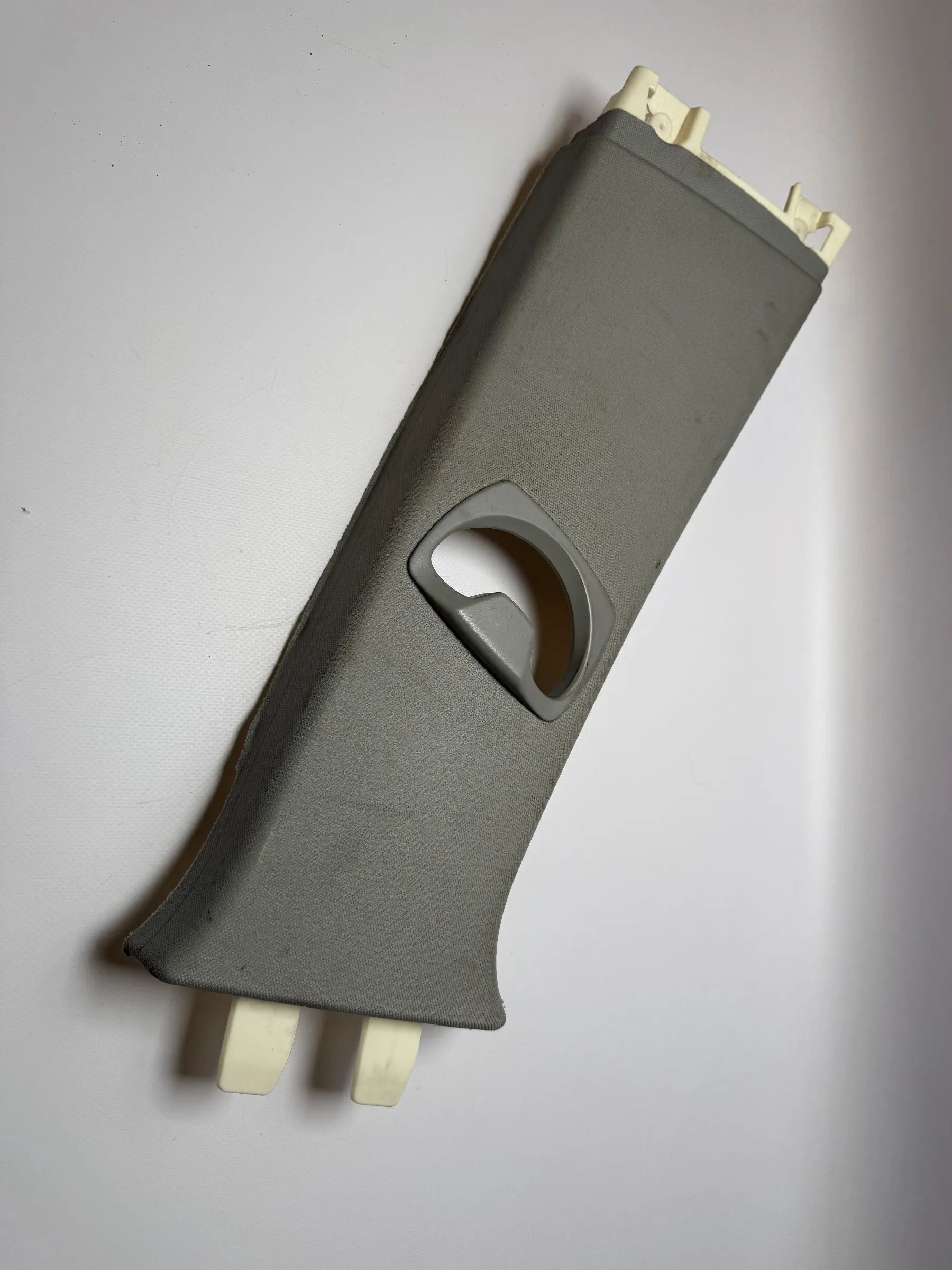 Оригинальная правая внутренняя обшивка средней стойки BMW 325d Touring с DPF 51437058336