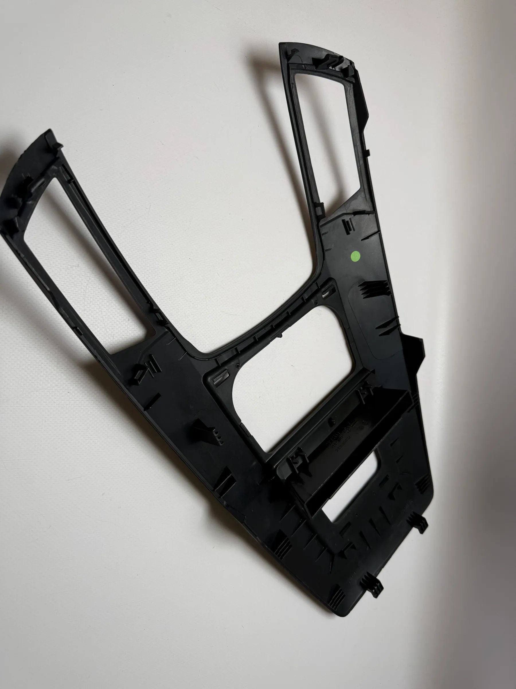 Оригинальная облицовка панели приборов Опель Зафира Б 13150253