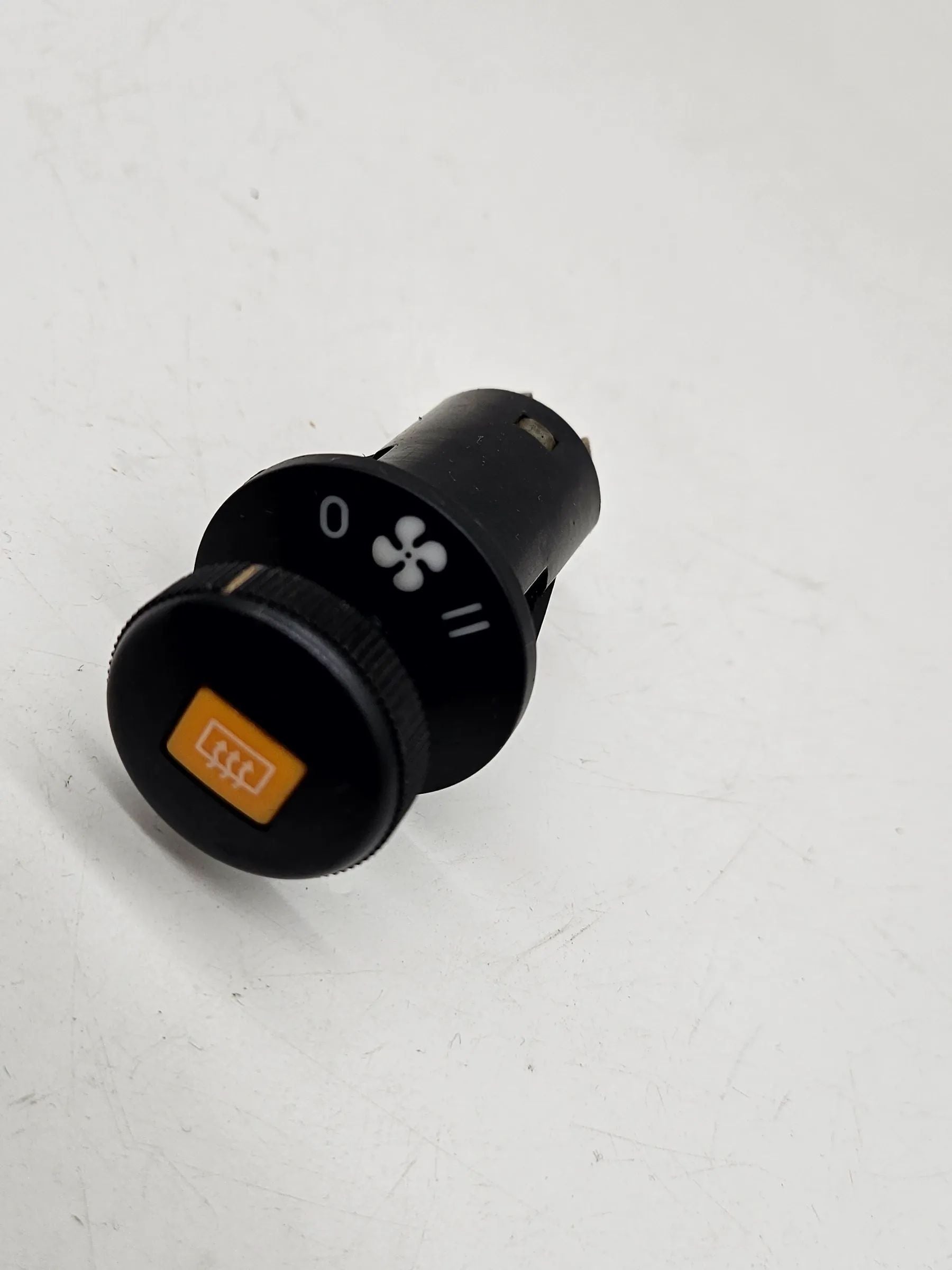 อะไหล่แท้ Opel Corsa A Kadett D แผงทำความร้อนกระจกหลัง 90069091 สภาพเก่า