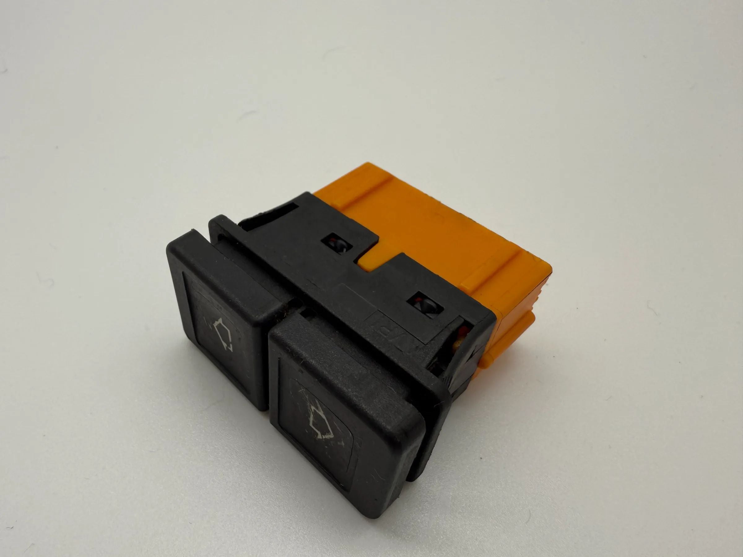 Oryginalny przełącznik podnośnika szyby Citroen Xsara Picasso 2005