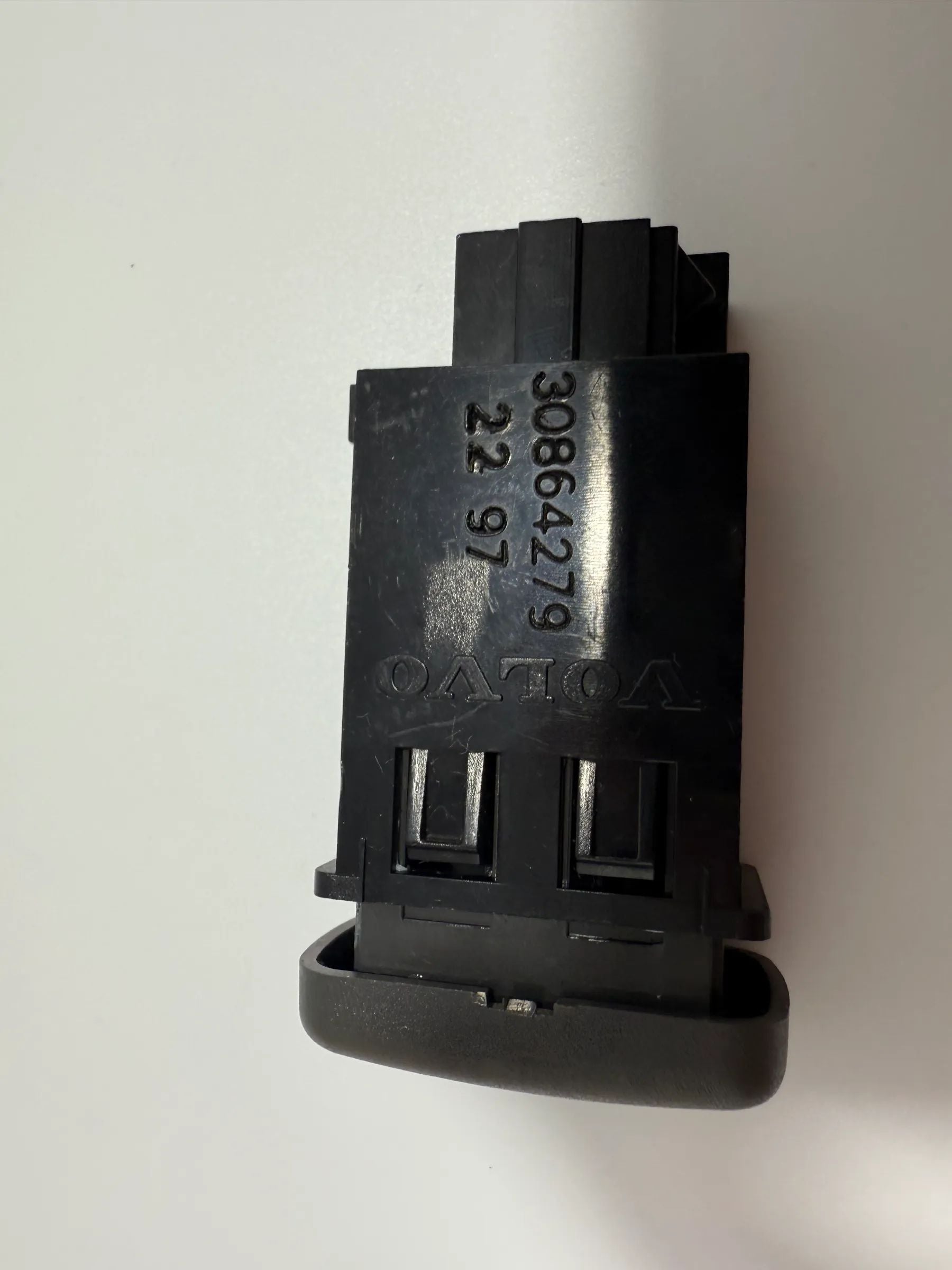 อะไหล่แท้ Volvo V40 S40 สวิตช์ล็อครถกลางประตูหน้า ซ้าย TRW 30864279