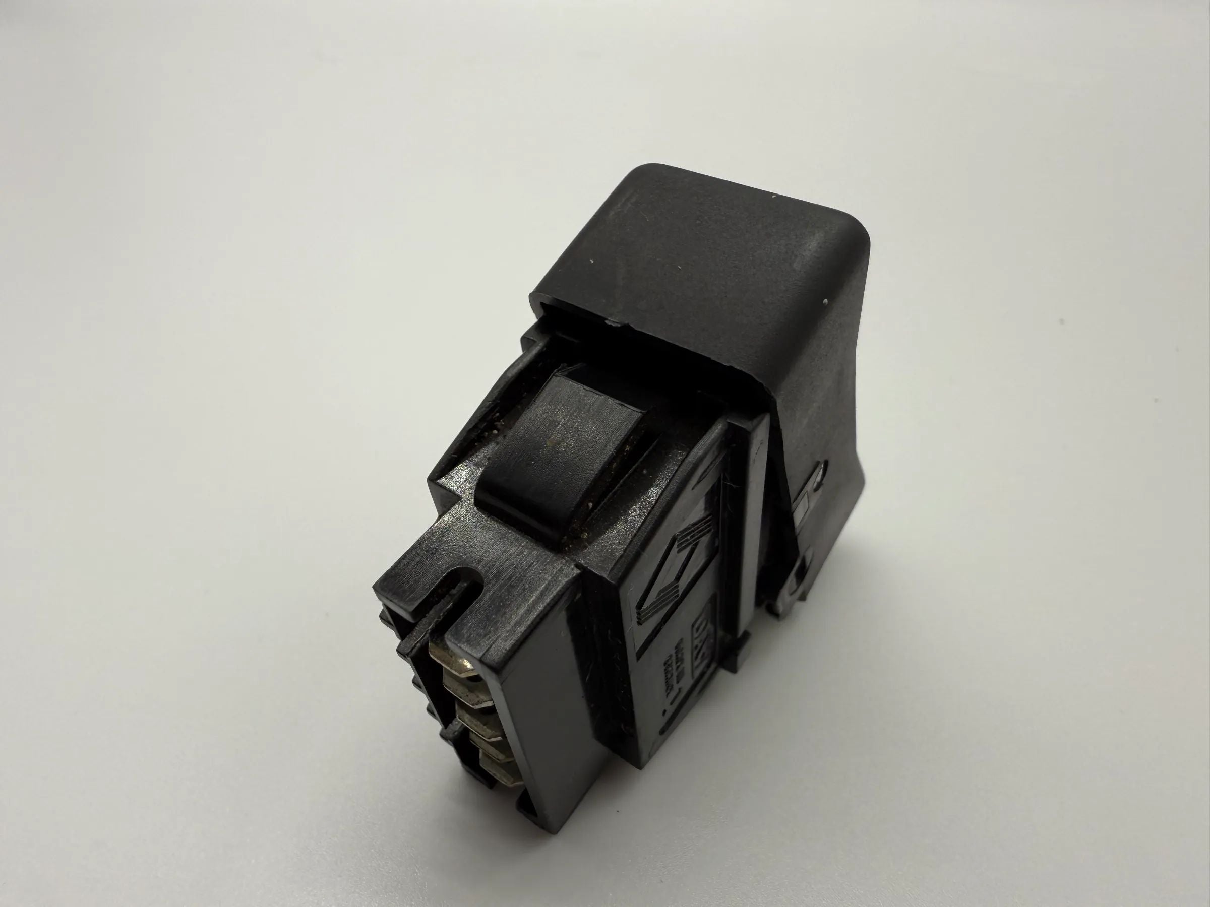 Oryginalny przełącznik świateł Renault R21 przycisk Blindknopf DAV 7700794673