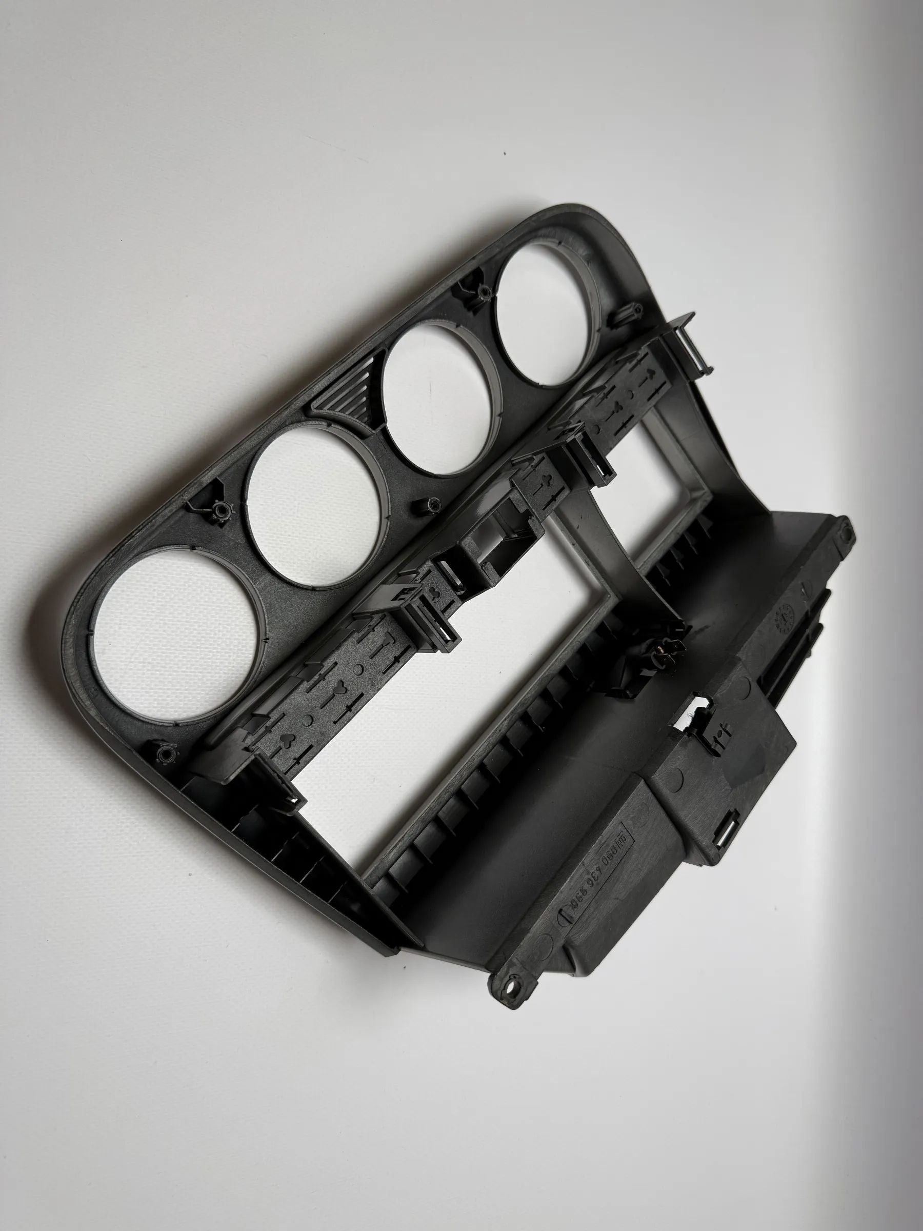 Оригинальная накладка облицовки центральной консоли Opel Омега 090436998