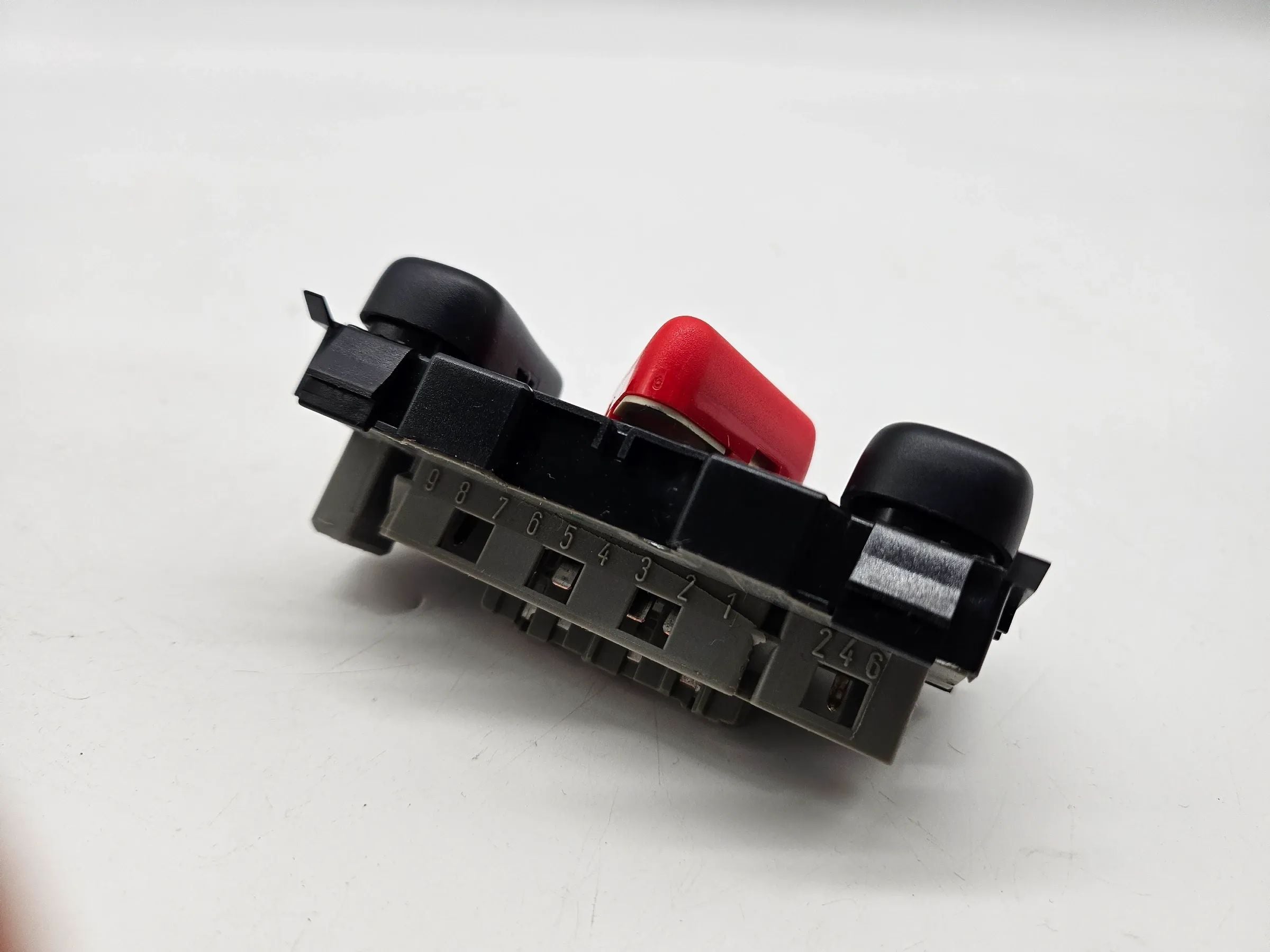 Original Mercedes-Benz C-Klasse W202 Interruptor de Pisca-alerta A2028207410