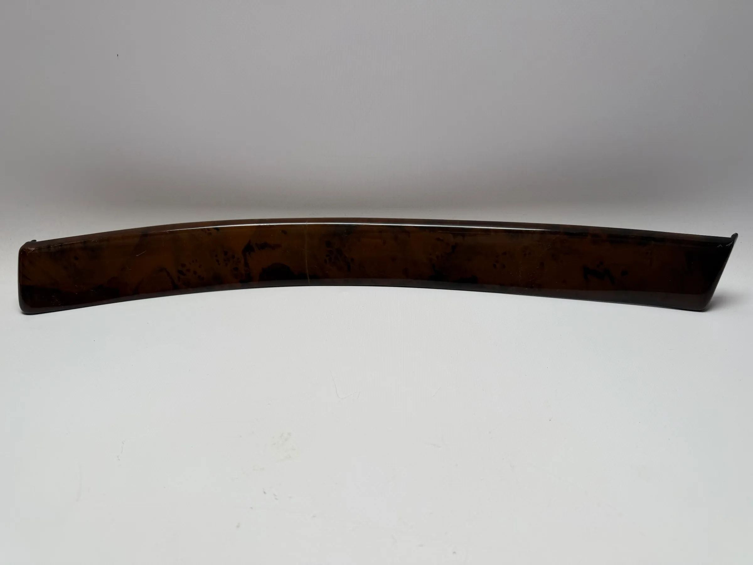 Oryginalna listwa dekoracyjna/blenda deski rozdzielczej BMW E39 nad schowkiem 8211434