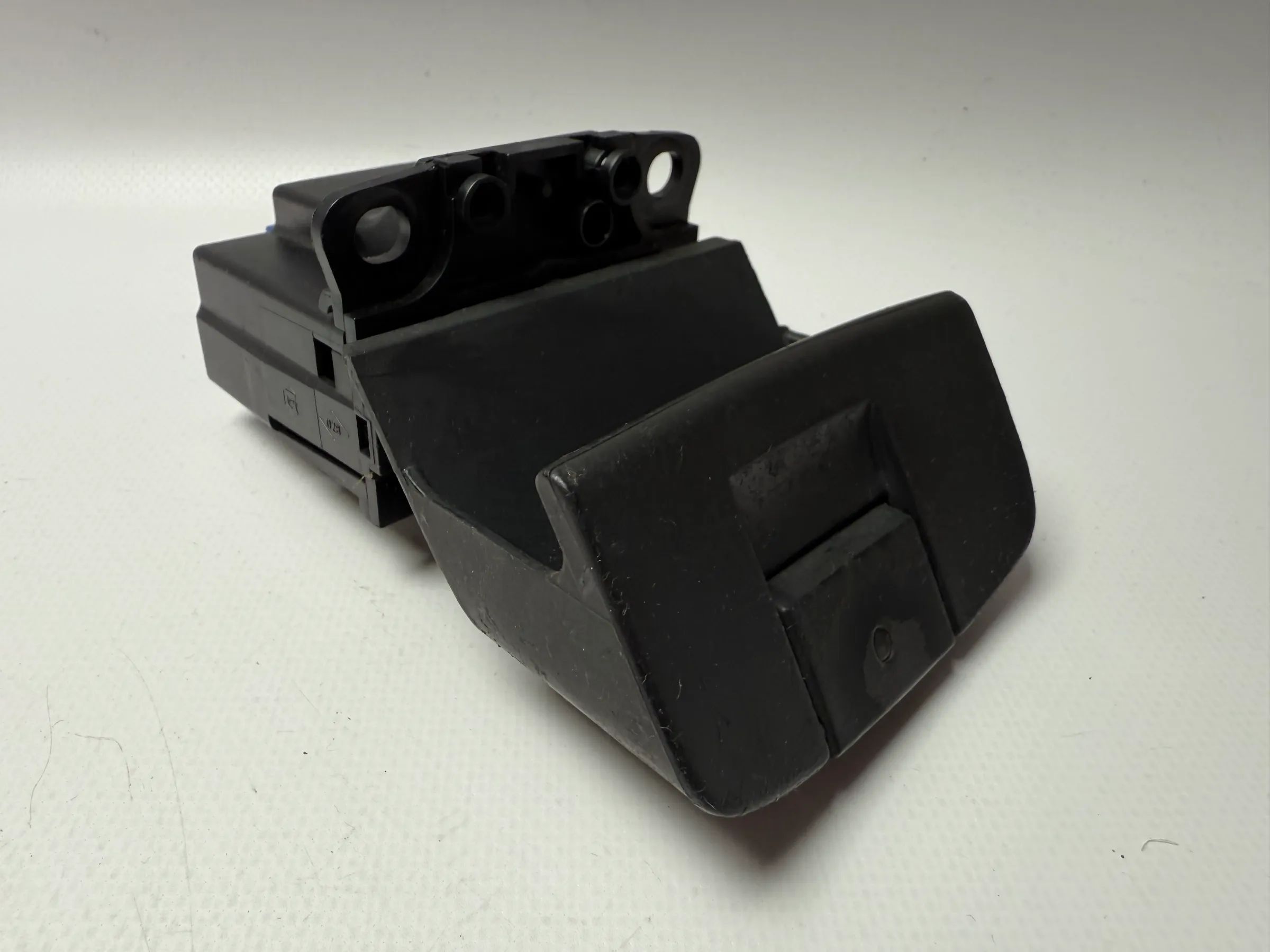 Оригинальная ручка стояночного тормоза Рено 8200048590A MAP 10