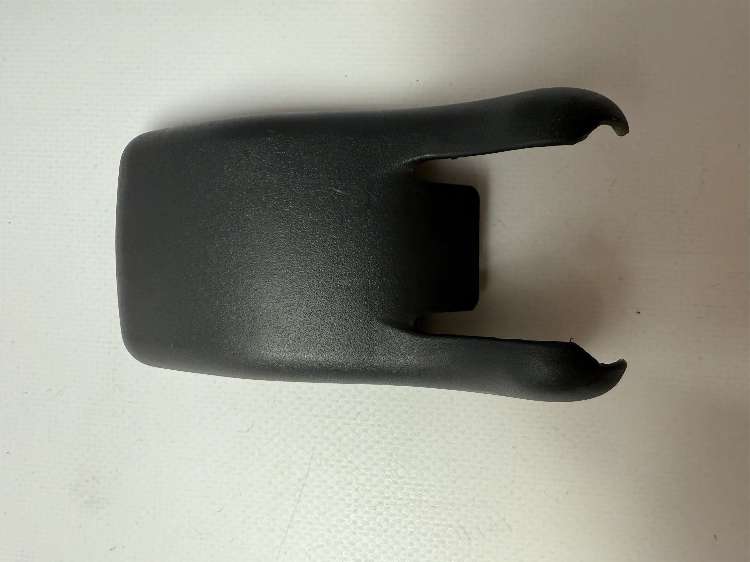 อะไหล่แท้ Hyundai Tucson ฝาปิดบานพับเบาะ 89137-2E000-U7