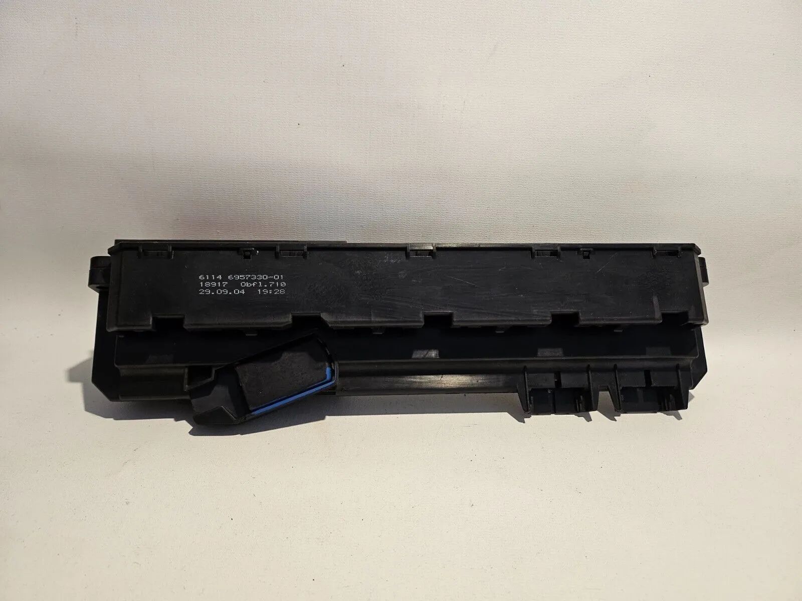อะไหล่แท้ BMW 5er E60 E61 6er E63 กล่องฟิวส์และกระจายไฟหน้า 6957330