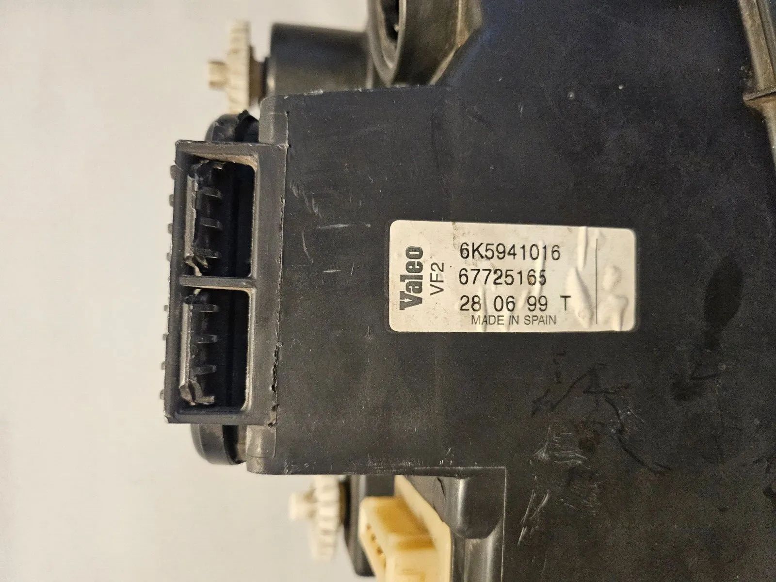 farol original direito VW POLO Classic 6K5941010A VALEO 6K5941016 02-1997 auto-veritas.com/pt/