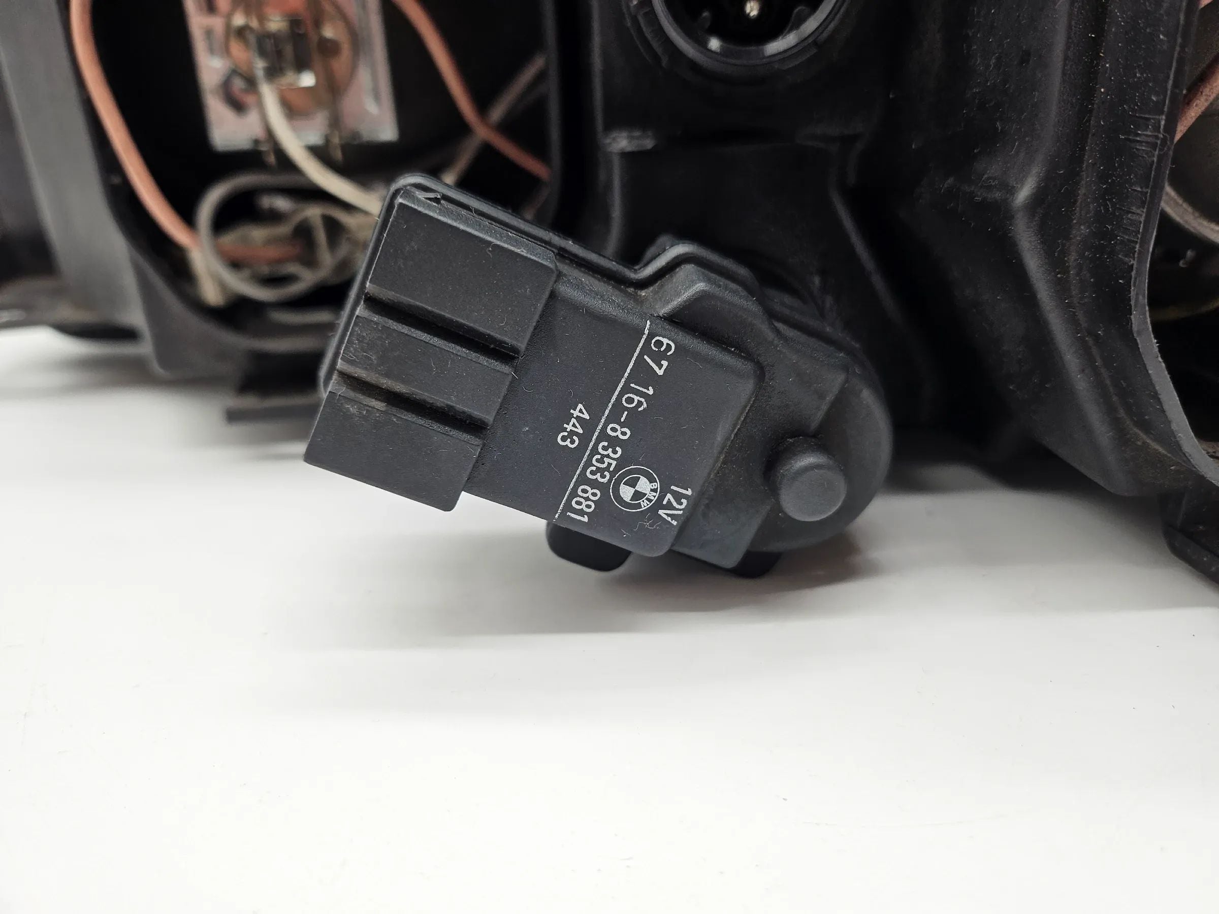 BMW E36 316 BJ98 75KW Faro Anteriore Destro con Motorino Regolazione VR 8353802